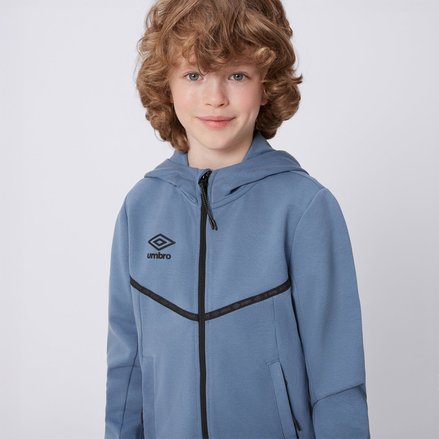 Bluza dziecięca UMBRO BLUZA ROZPINANA Z KAPTUREM TECH FULL ZIP JR ul125blmj0102 kolor niebieski