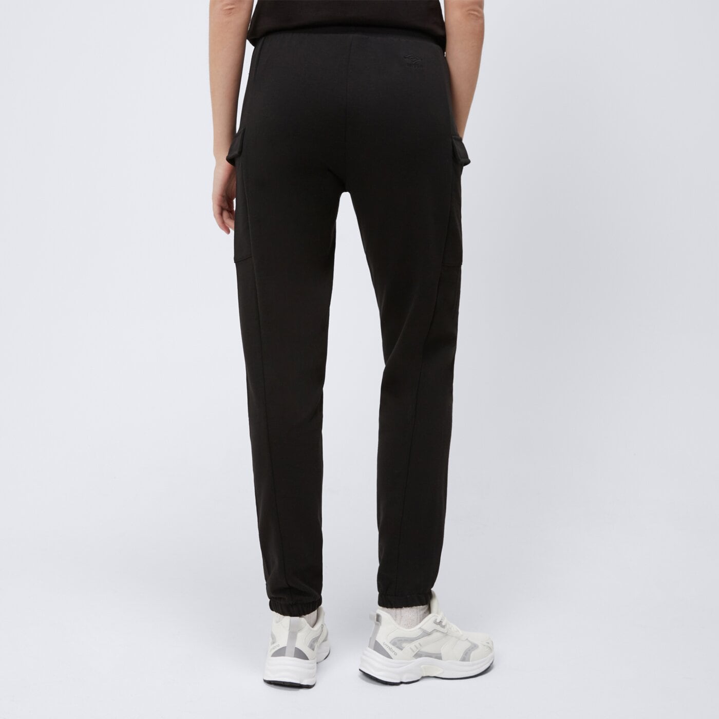 Spodnie dresowe damskie UMBRO SPODNIE CARGO ul125spd04001 kolor czarny