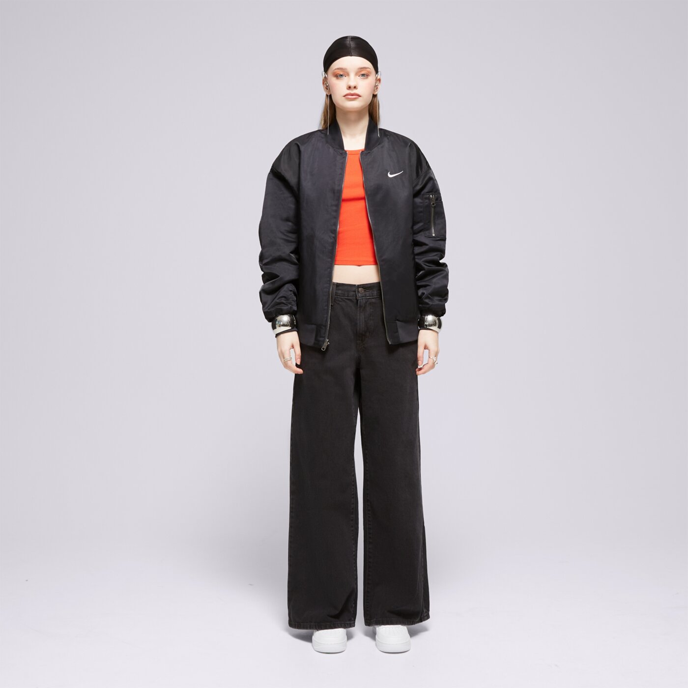 Kurtka przejściowa damska NIKE KURTKA W NSW NIKE VRSTY BMBR JKT dv7876-010 kolor czarny