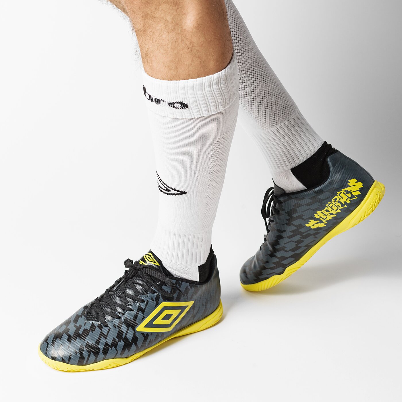Buty piłkarskie męskie UMBRO VELOCE III IC 81330ufnl kolor czarny