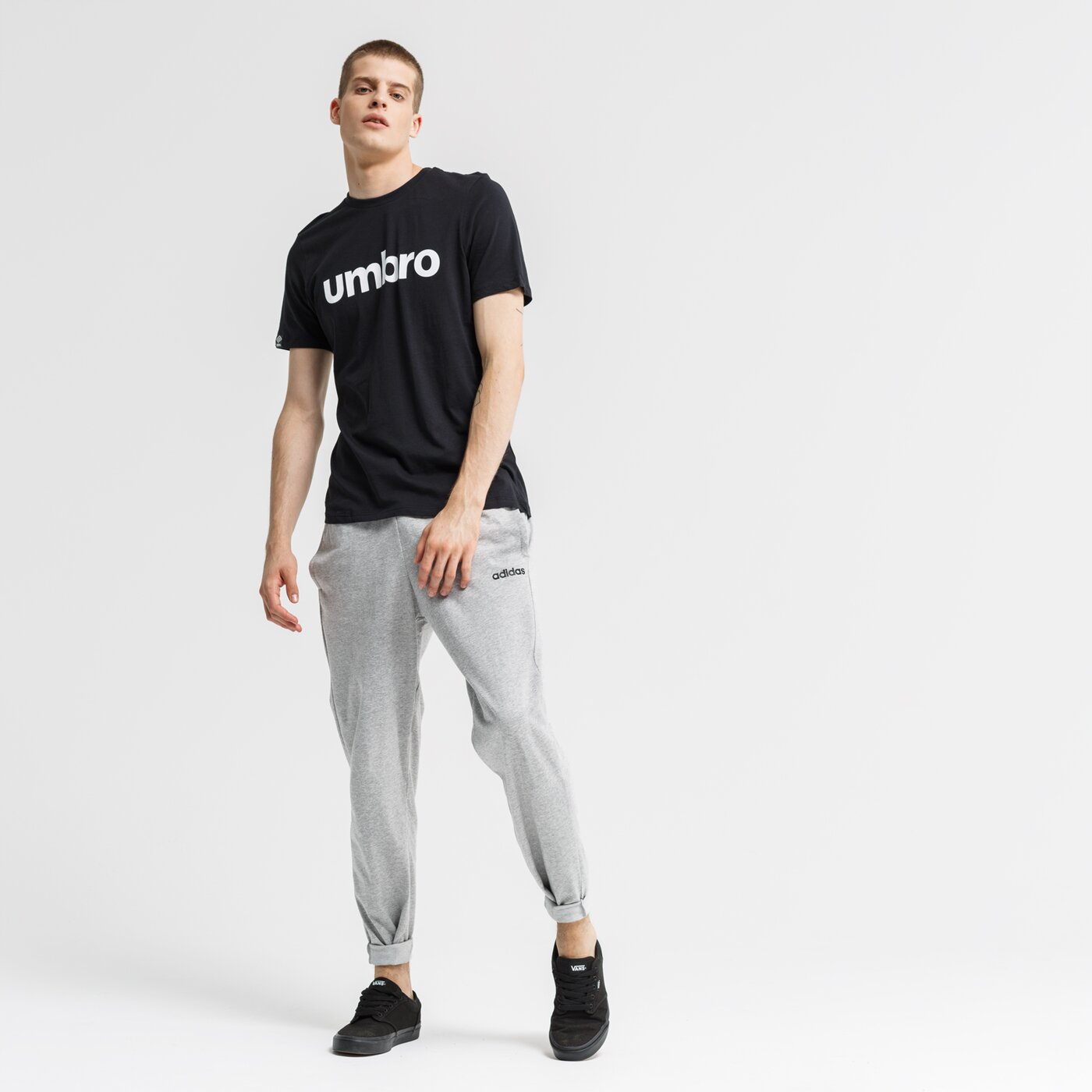 Koszulka męska UMBRO T-SHIRT SS LINEAR LOGO GRAPHIC 65551u-fl3 kolor czarny