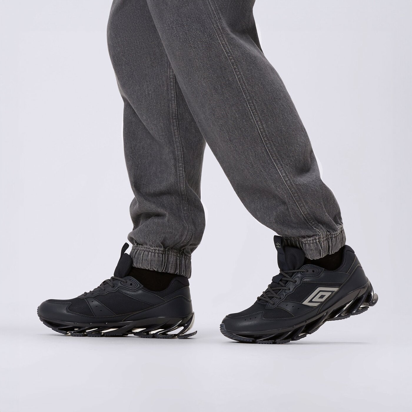 Buty treningowe męskie UMBRO CHALLENGER ummx224007 kolor granatowy