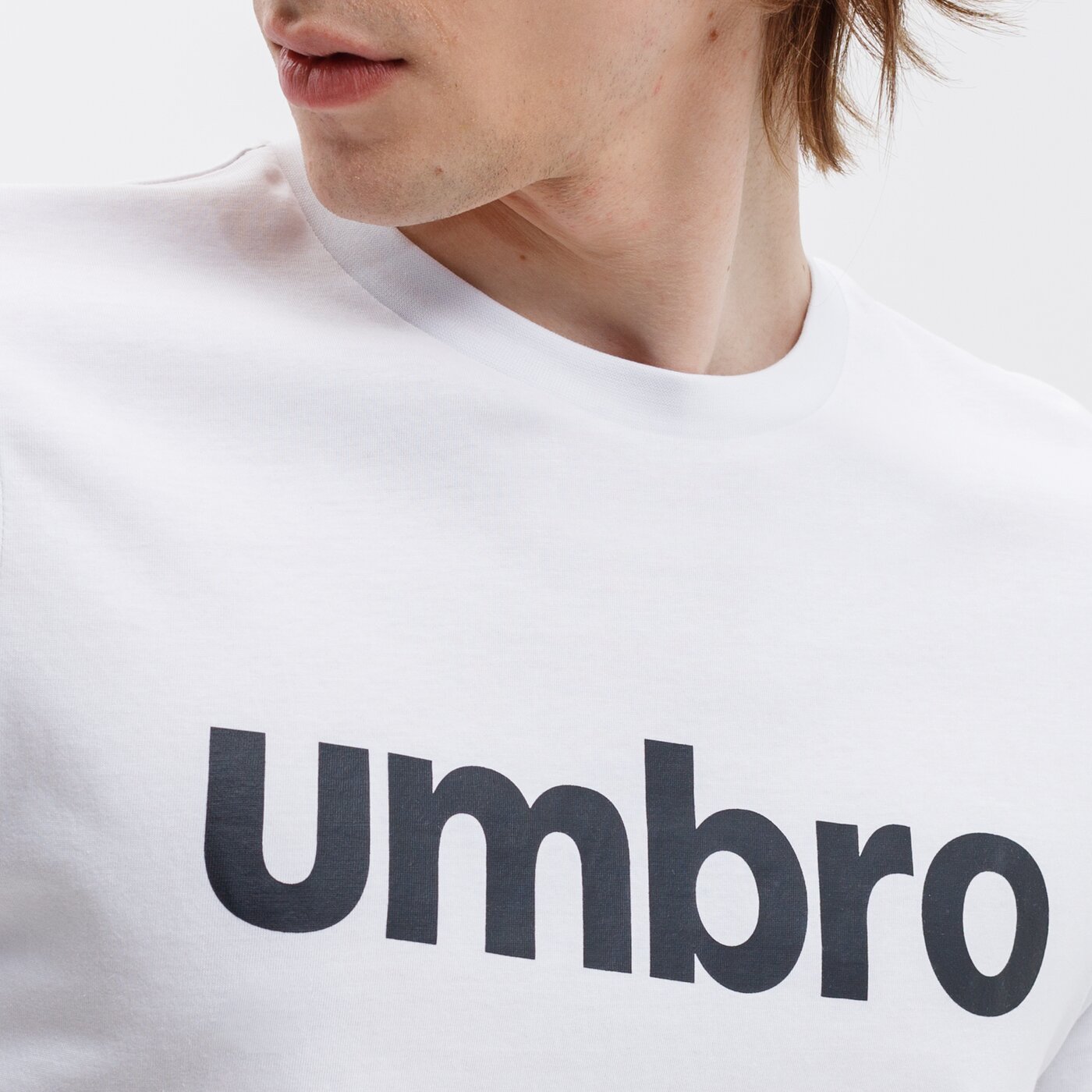 Koszulka męska UMBRO T-SHIRT LINEAR LOGO GRAPHIC 65551u-13v kolor biały