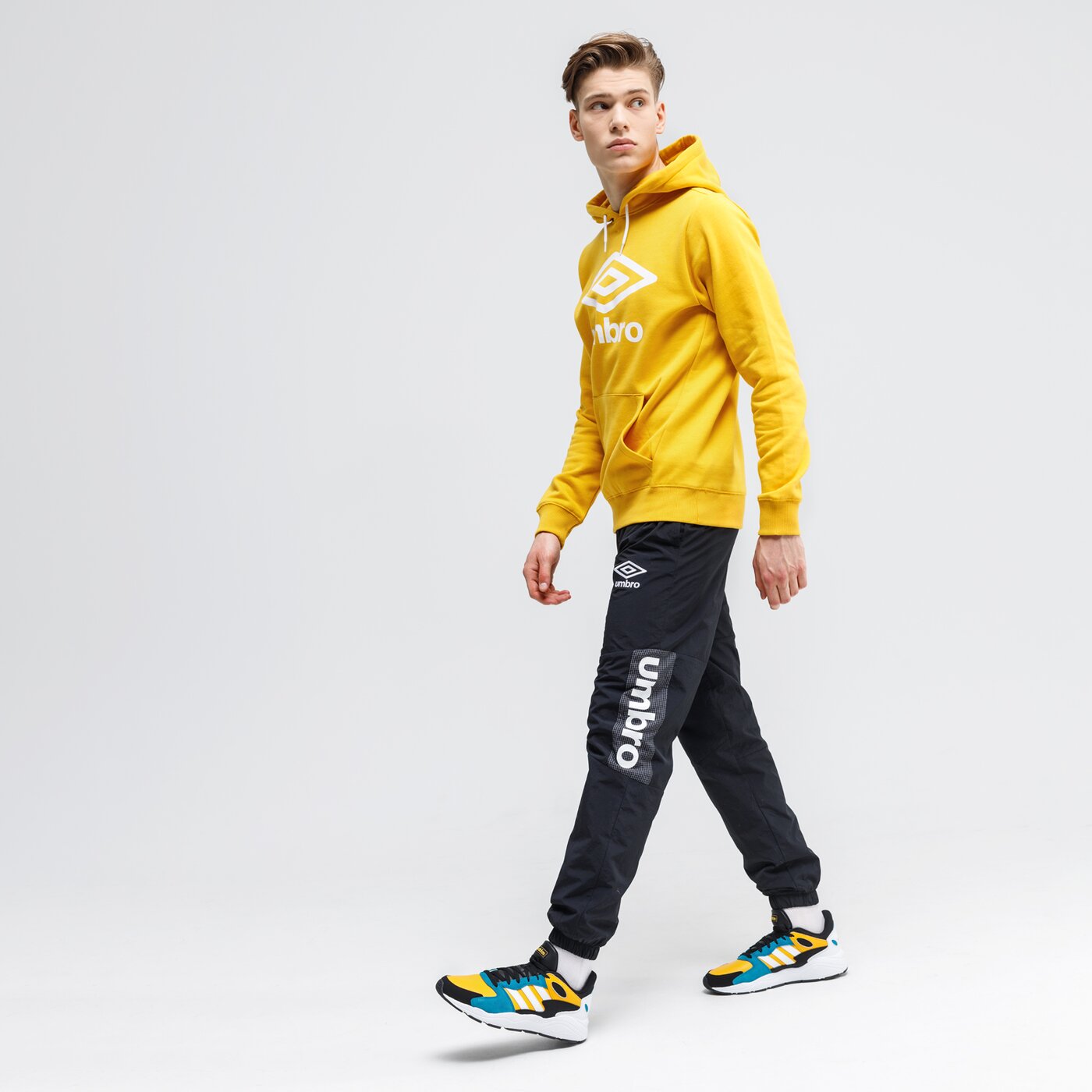 Spodnie dresowe męskie UMBRO SPODNIE WOVEN TRACK 65701u-060 kolor czarny