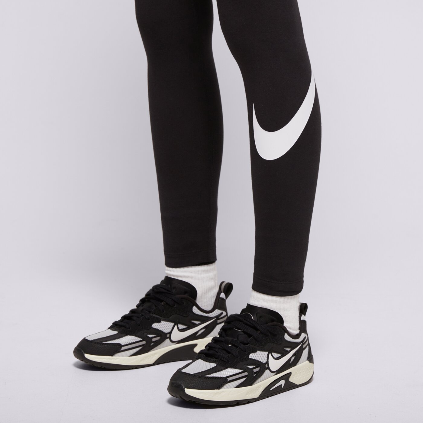 Spodnie dresowe damskie NIKE LEGGINGS SPORTSWEAR ESSENTIAL cz8530-010 kolor czarny