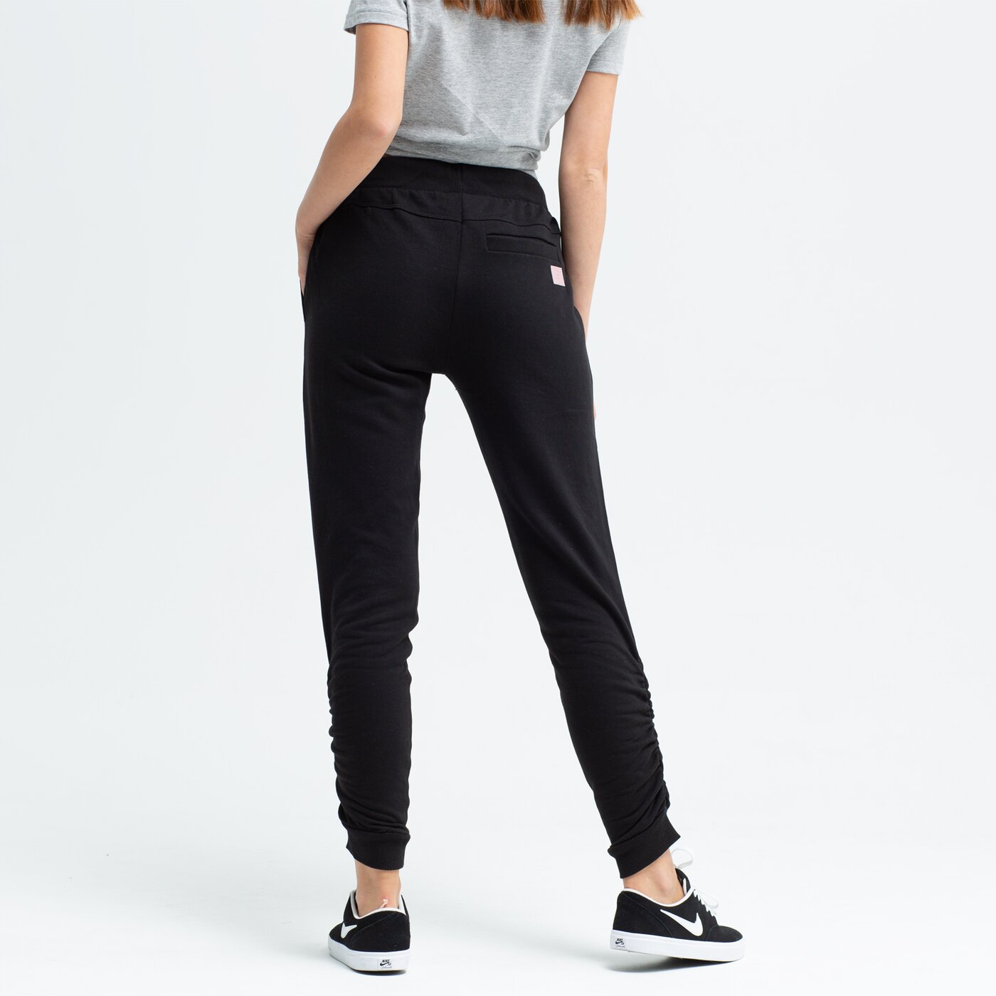 Spodnie dresowe damskie FEEWEAR SPODNIE ROSMERY fw39spd10002 kolor czarny