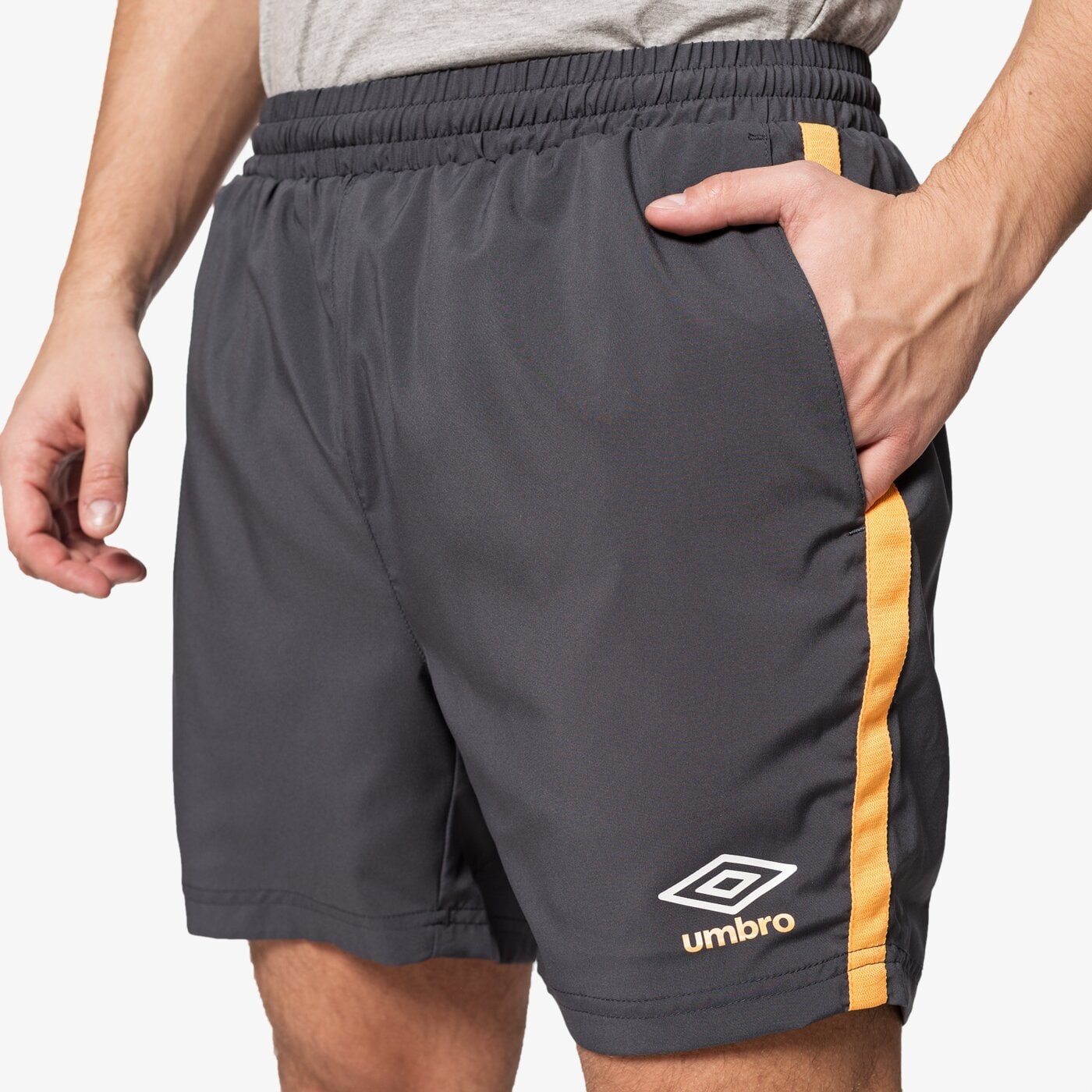 Spodenki męskie UMBRO SZORTY WOVEN 64558uerx kolor czarny