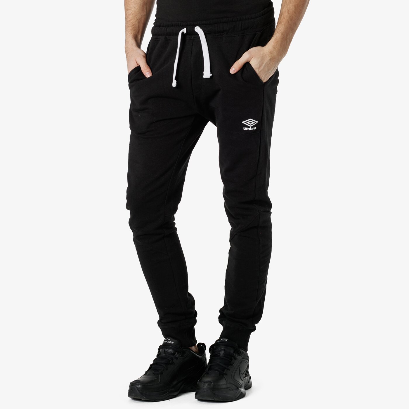 Spodnie dresowe męskie UMBRO SPODNIE SLIM FIT FLEECE 65623u-060 kolor czarny