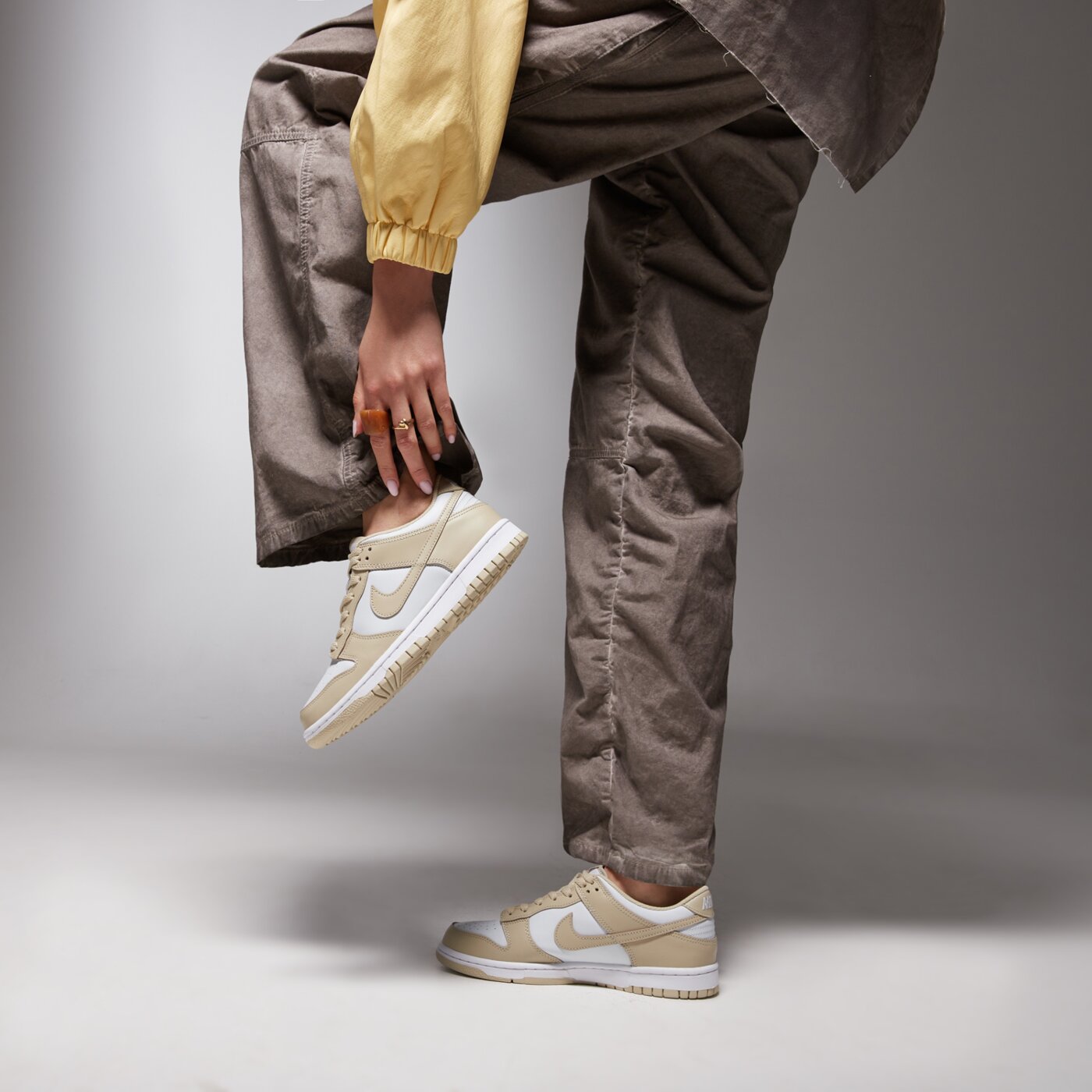 Buty dziecięce NIKE DUNK LOW fb9109-200 kolor beżowy