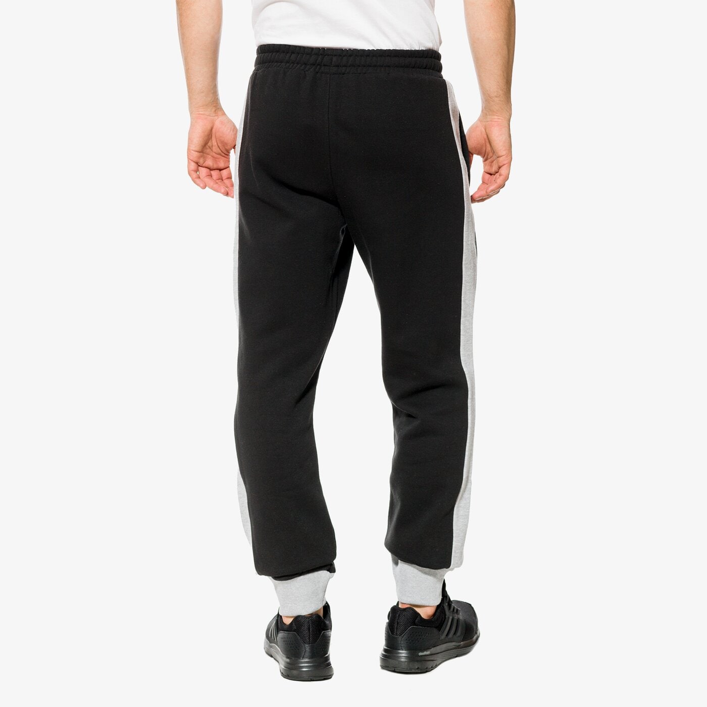 Spodnie dresowe męskie UMBRO SPODNIE CONTRAST PANEL FLEECE 64884u331 kolor czarny