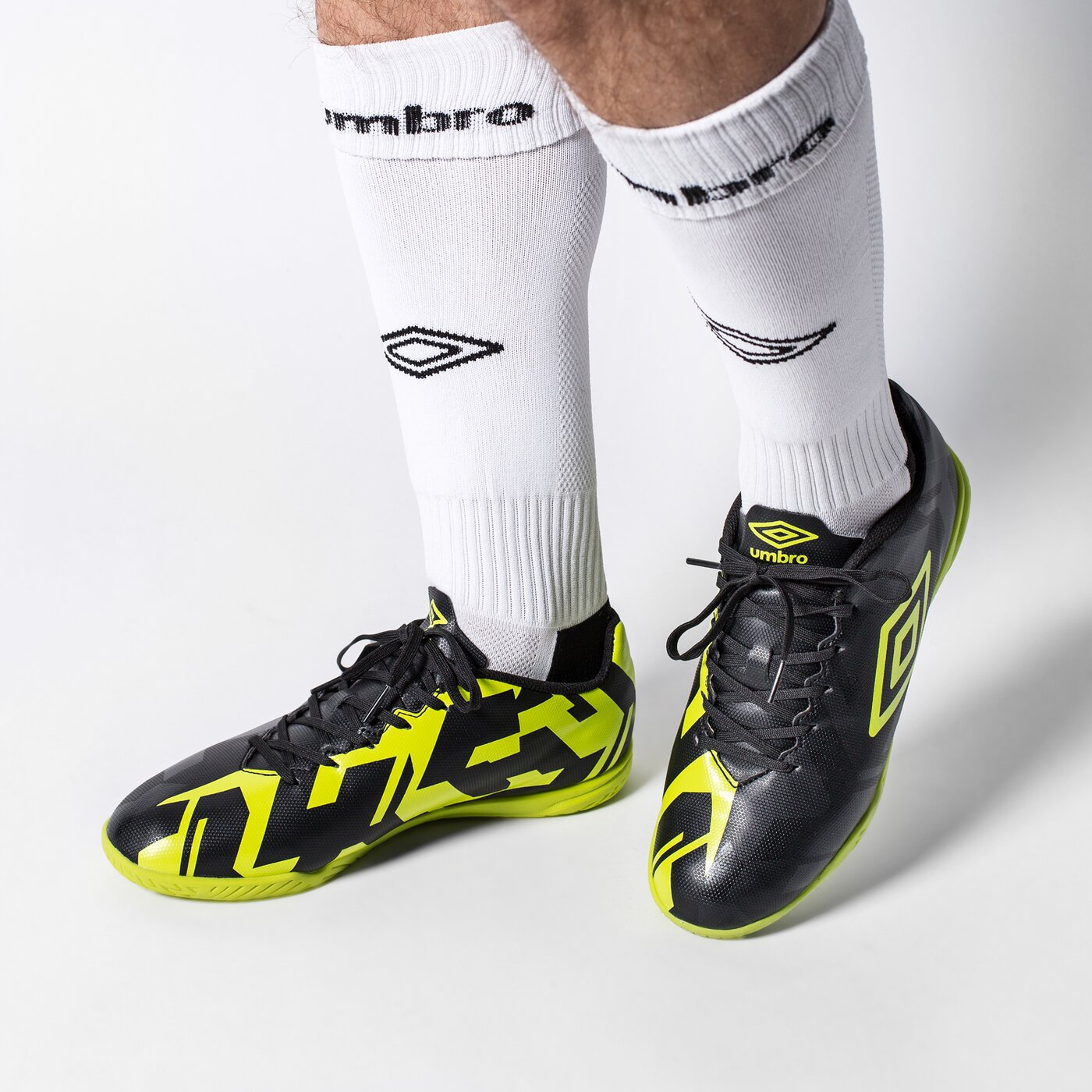 Buty piłkarskie męskie UMBRO VELOCE III IC 81417ugjv kolor czarny