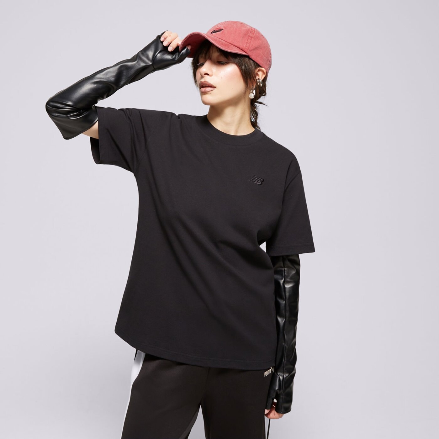 Koszulka damska NEW BALANCE T-SHIRT ATHLETICS JERSEY wt41501bk kolor czarny