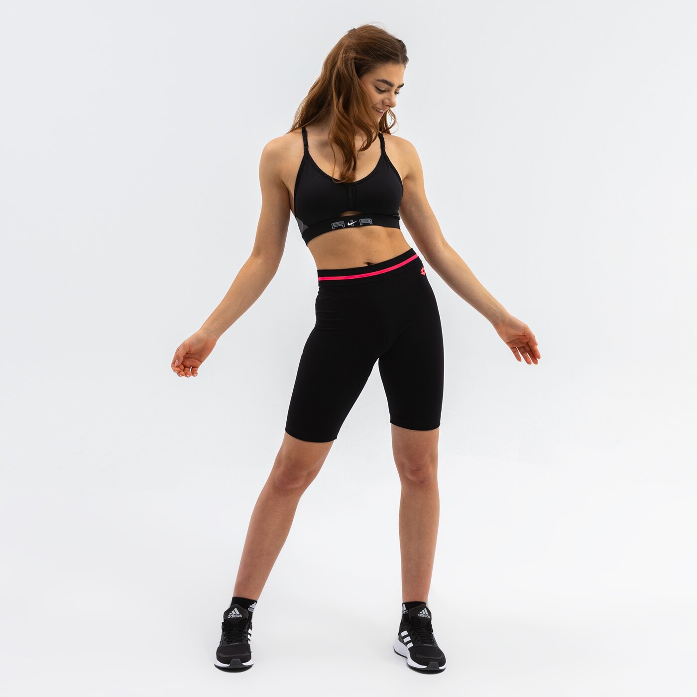 Top damski NIKE BRA W NK AIR DF INDY CUTOUT dd1379-010 kolor czarny