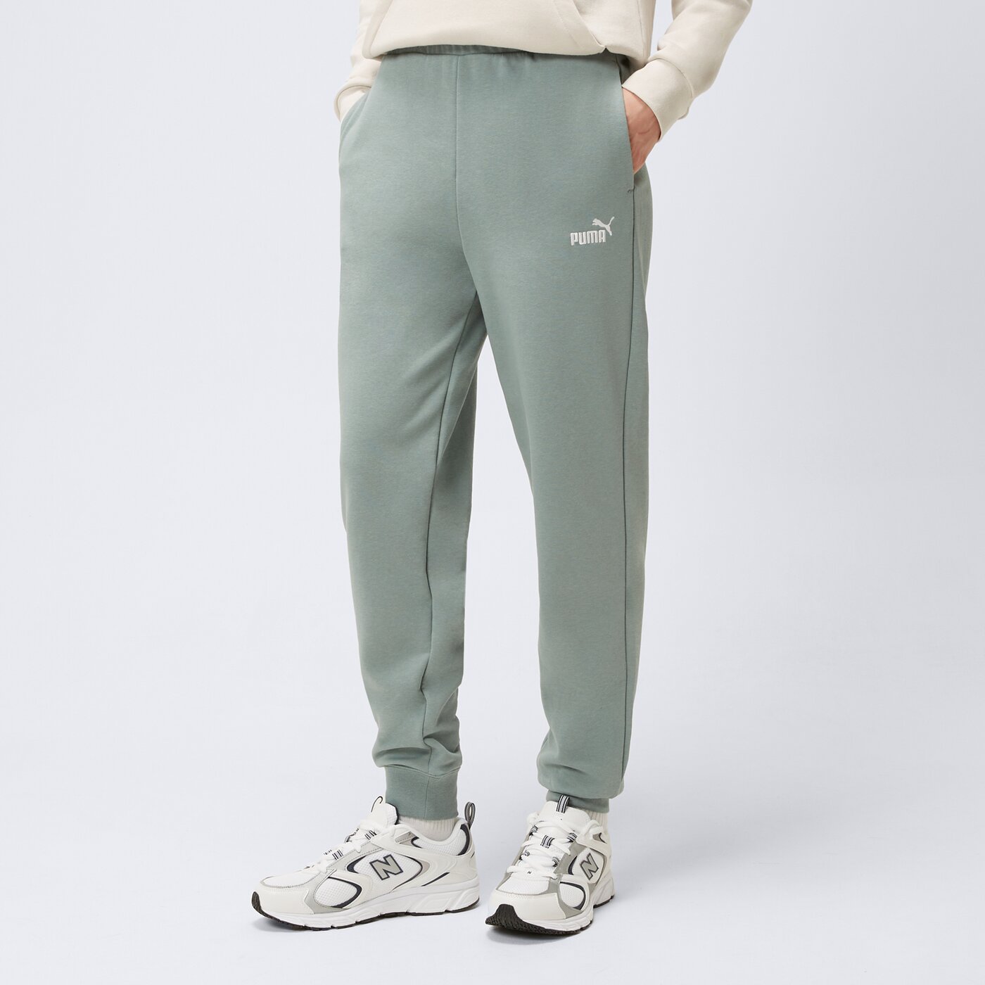 Spodnie dresowe damskie PUMA SPODNIE ESS SMALL NO. 1 682459 30 kolor zielony