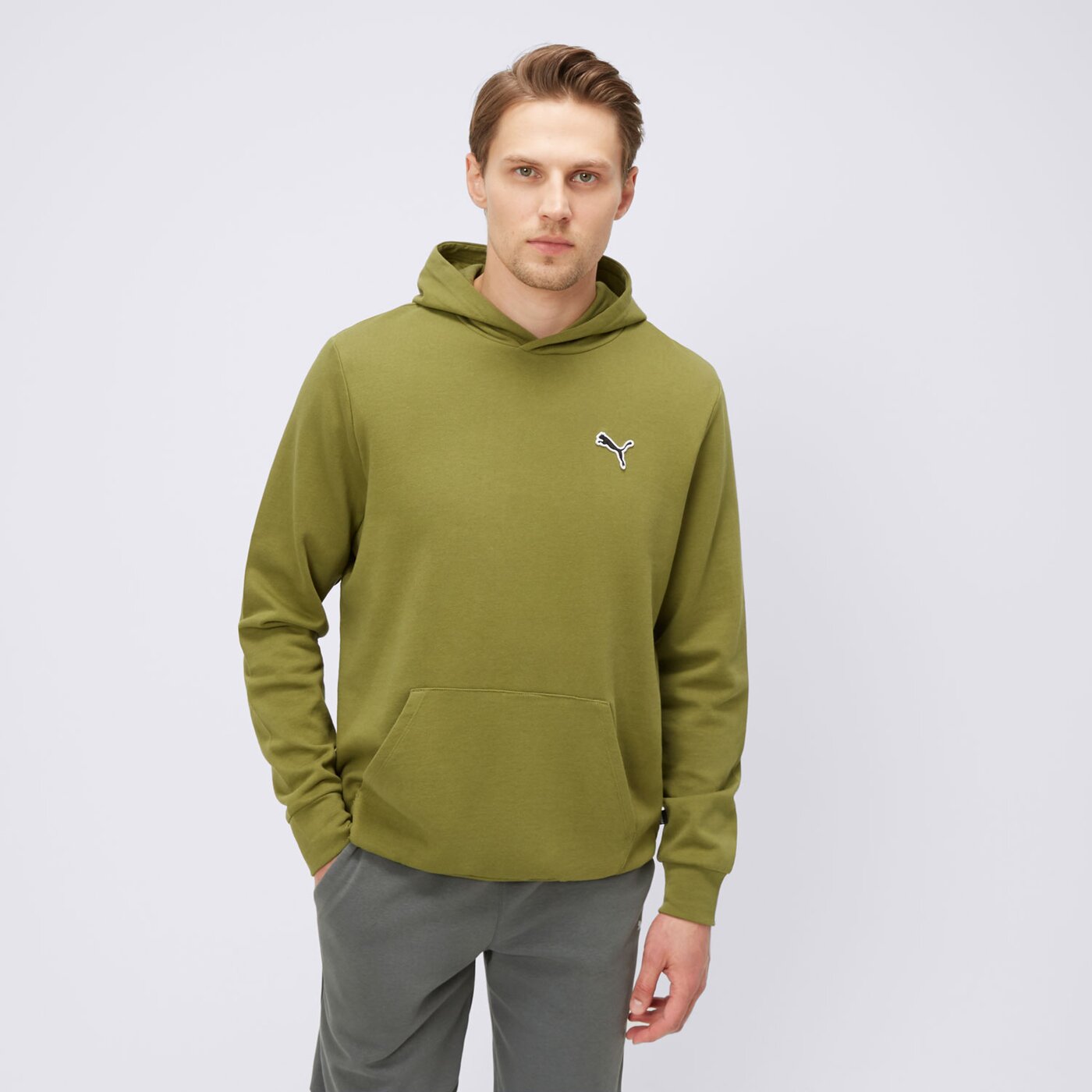 Bluza męska PUMA BLUZA BETTER ESSENTIALS HOODIE TR 675978 33 kolor khaki