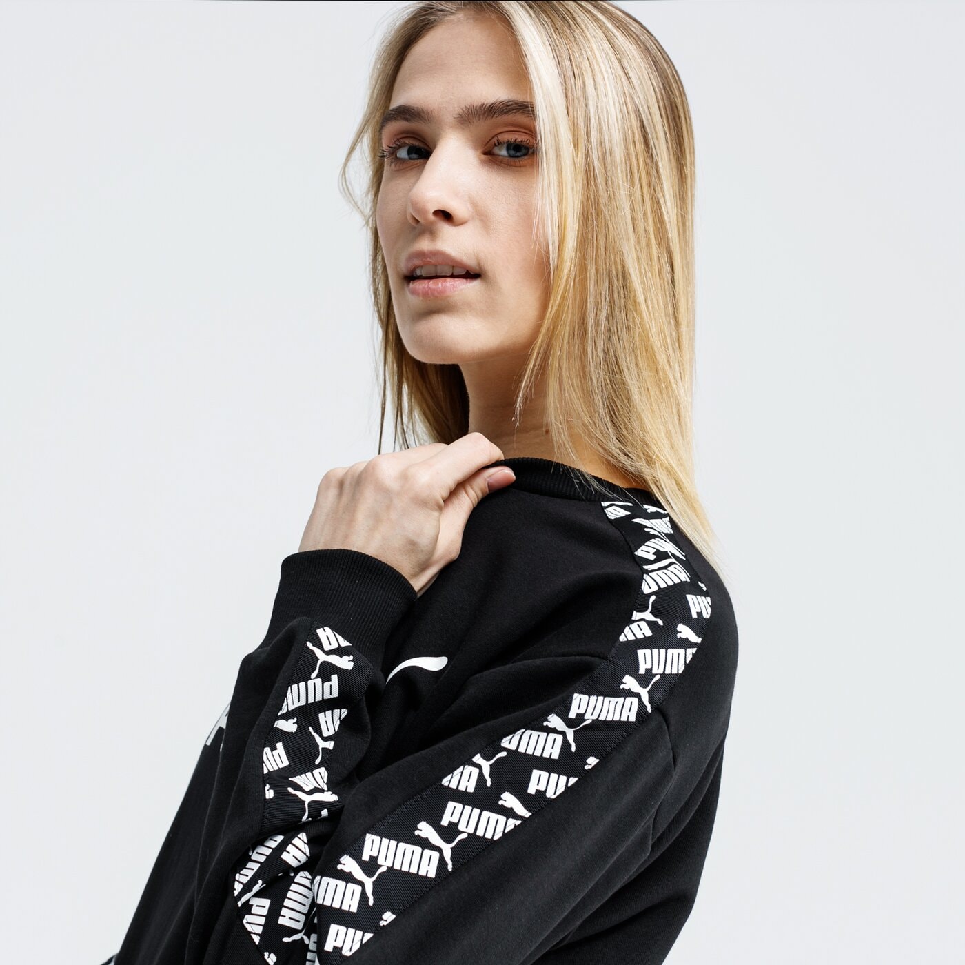 Bluza damska PUMA BLUZA AMPLIFIED CREW TR 582022 01 kolor czarny