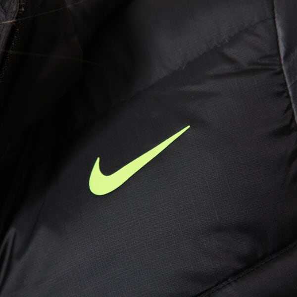 Kurtka zimowa damska NIKE KURTKA ALLIANCE JKT - 550 HOODED 626977010 kolor czarny