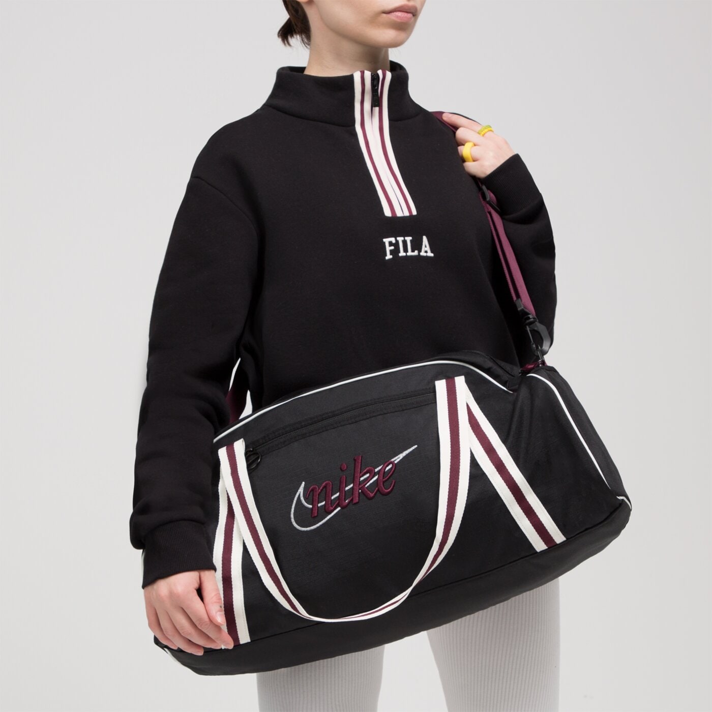 Torba sportowa damska NIKE TORBA GYM CLUB dh6863-011 kolor czarny