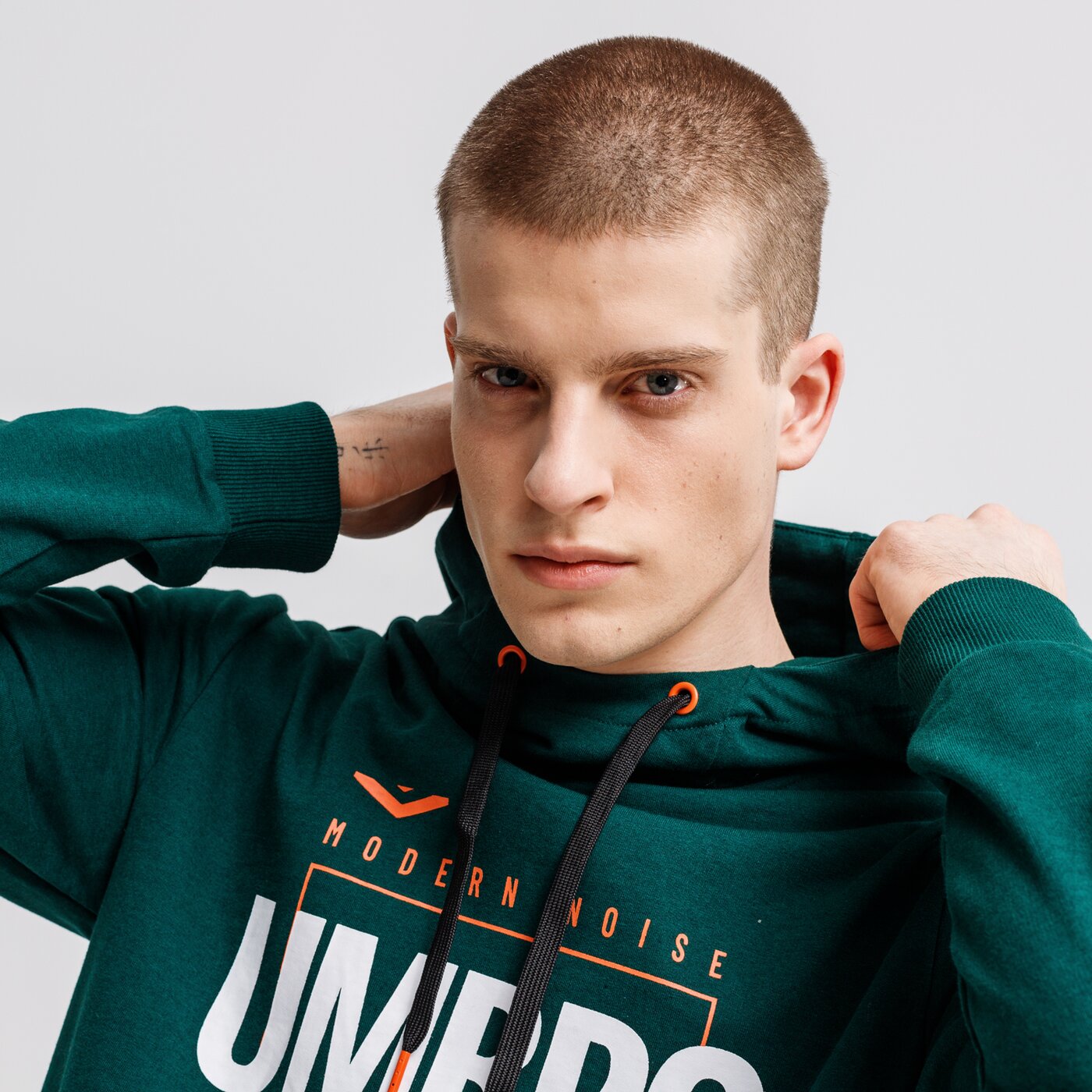 Bluza męska UMBRO BLUZA Z KAPTUREM ANDIE ul121blm37001 kolor zielony