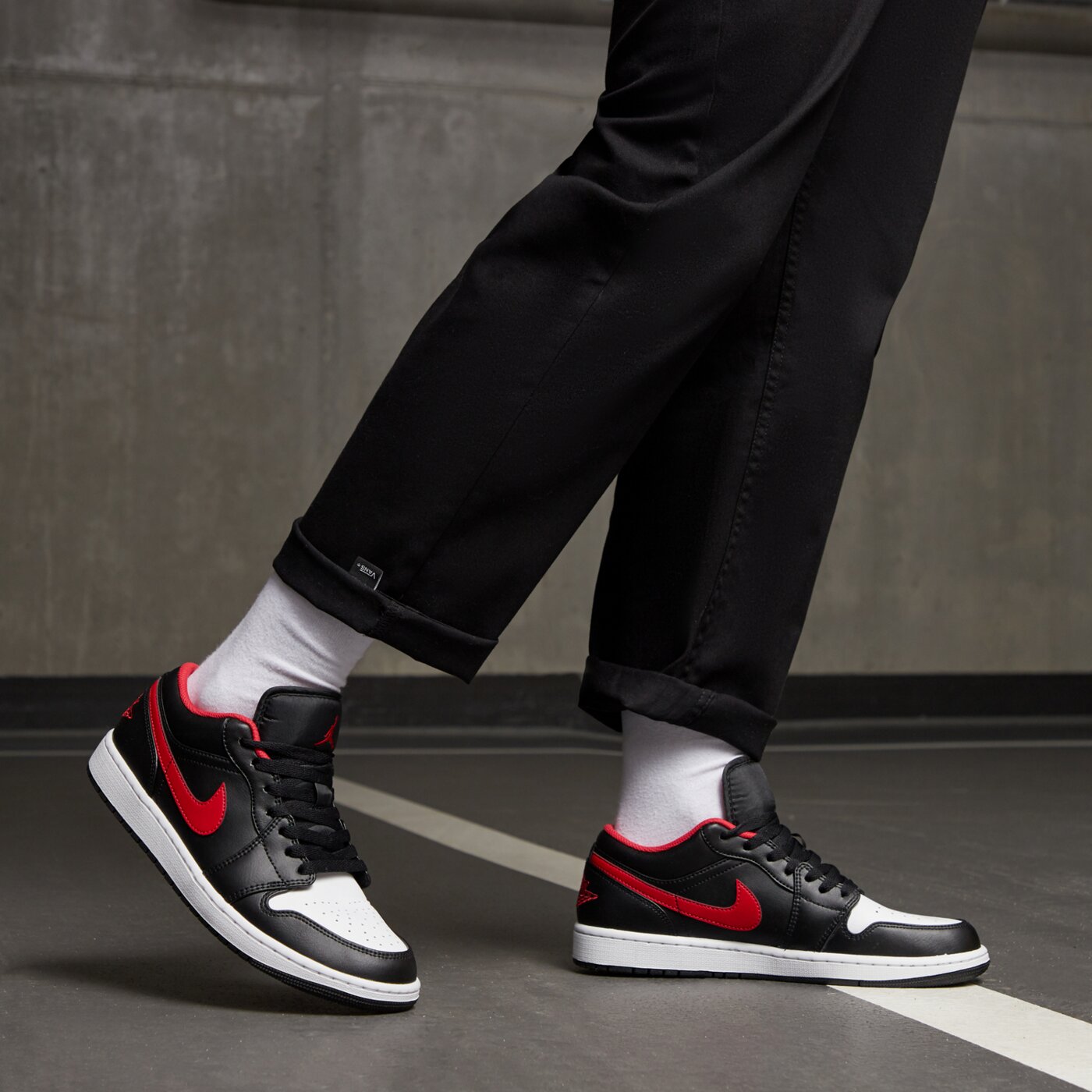 Buty sportowe męskie AIR JORDAN 1 LOW  553558-063 kolor czarny