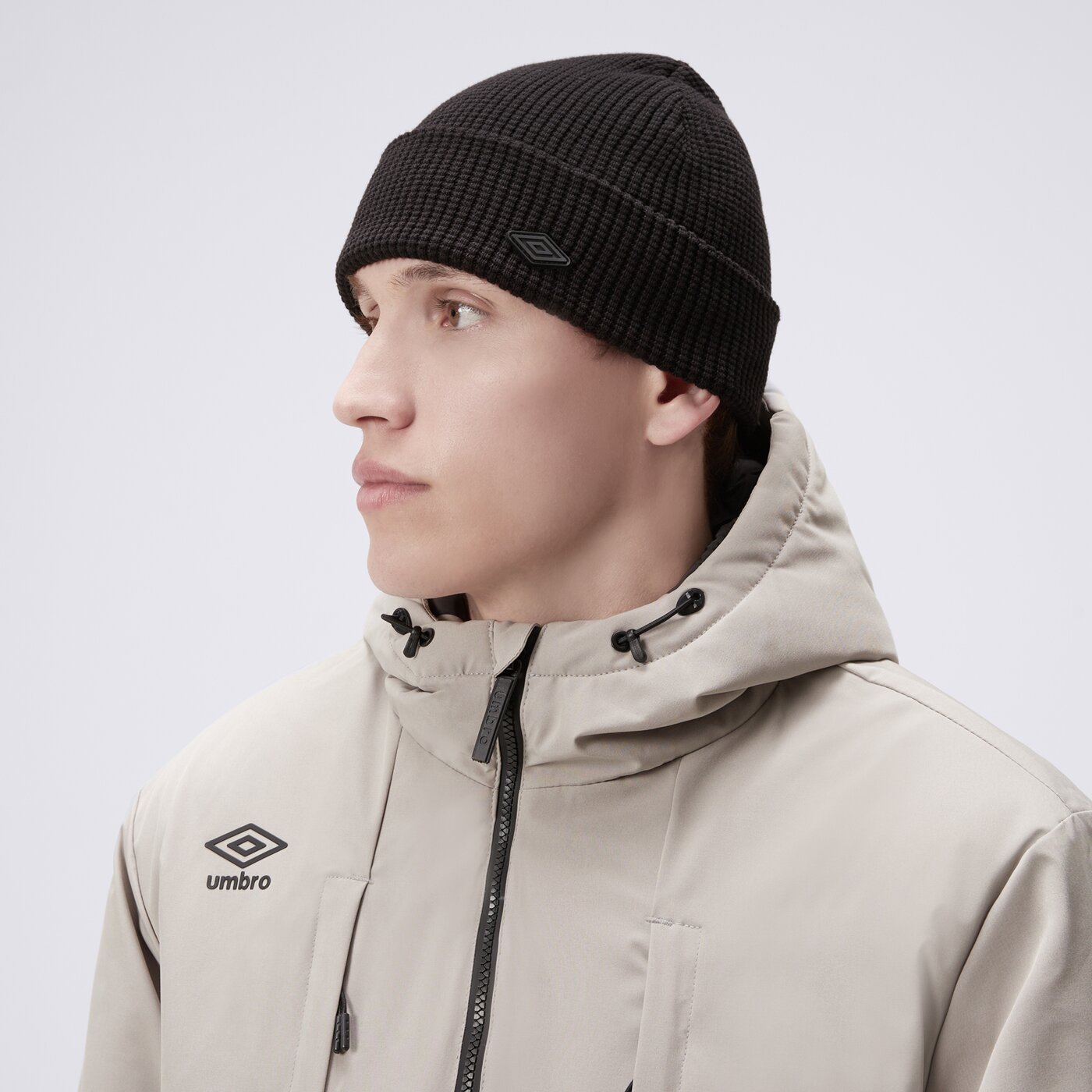 Czapka zimowa damska UMBRO CZAPKA UMBRO ESS SMALL LOGO BLACK ul325hat11001 kolor czarny