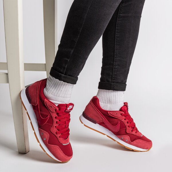 Buty sportowe damskie NIKE VENTURE RUNNER ck2948-600 kolor bordowy