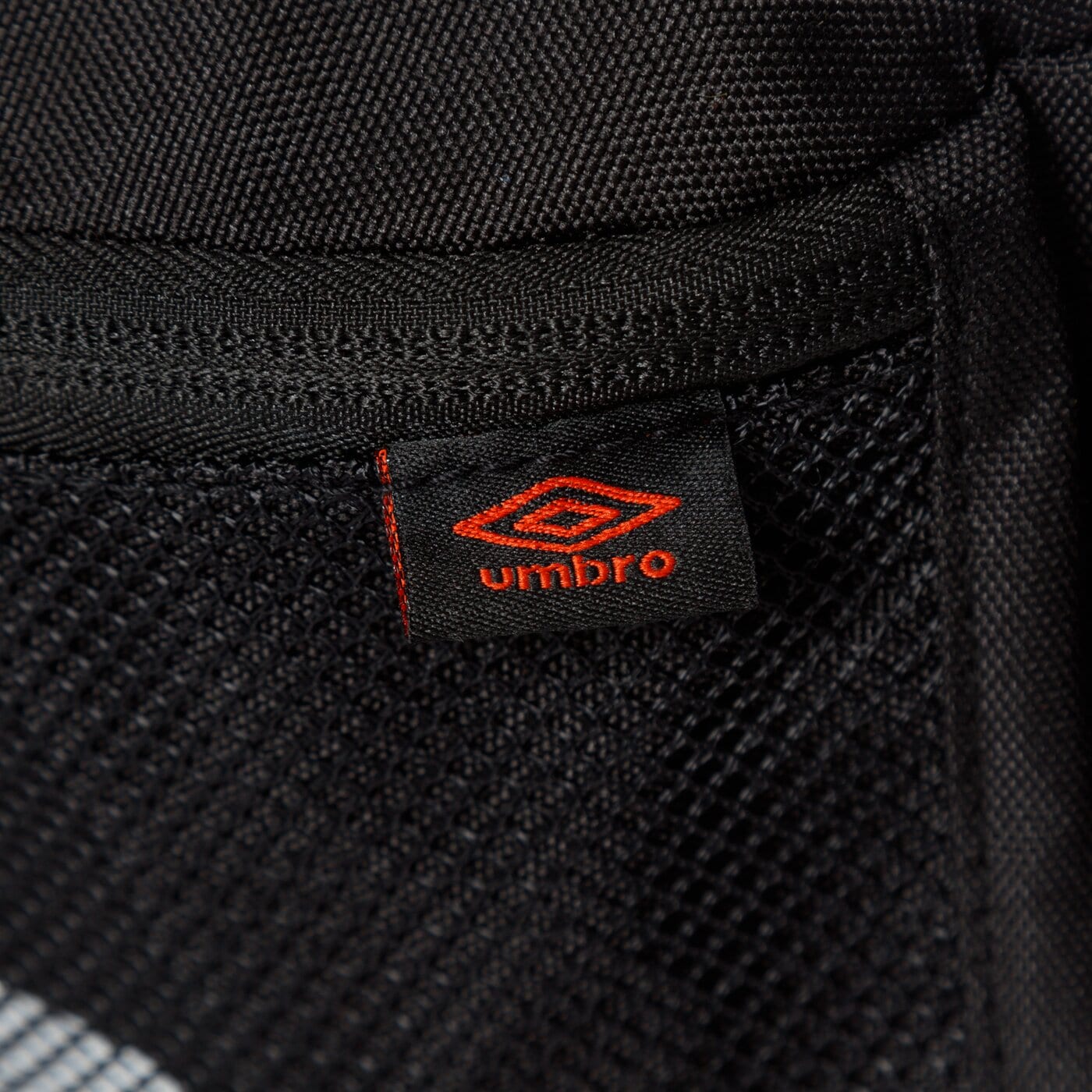 Nerka (saszetka na pas) damska sportowa UMBRO NERKA DROOMSTONE ul322neu02002 kolor czarny