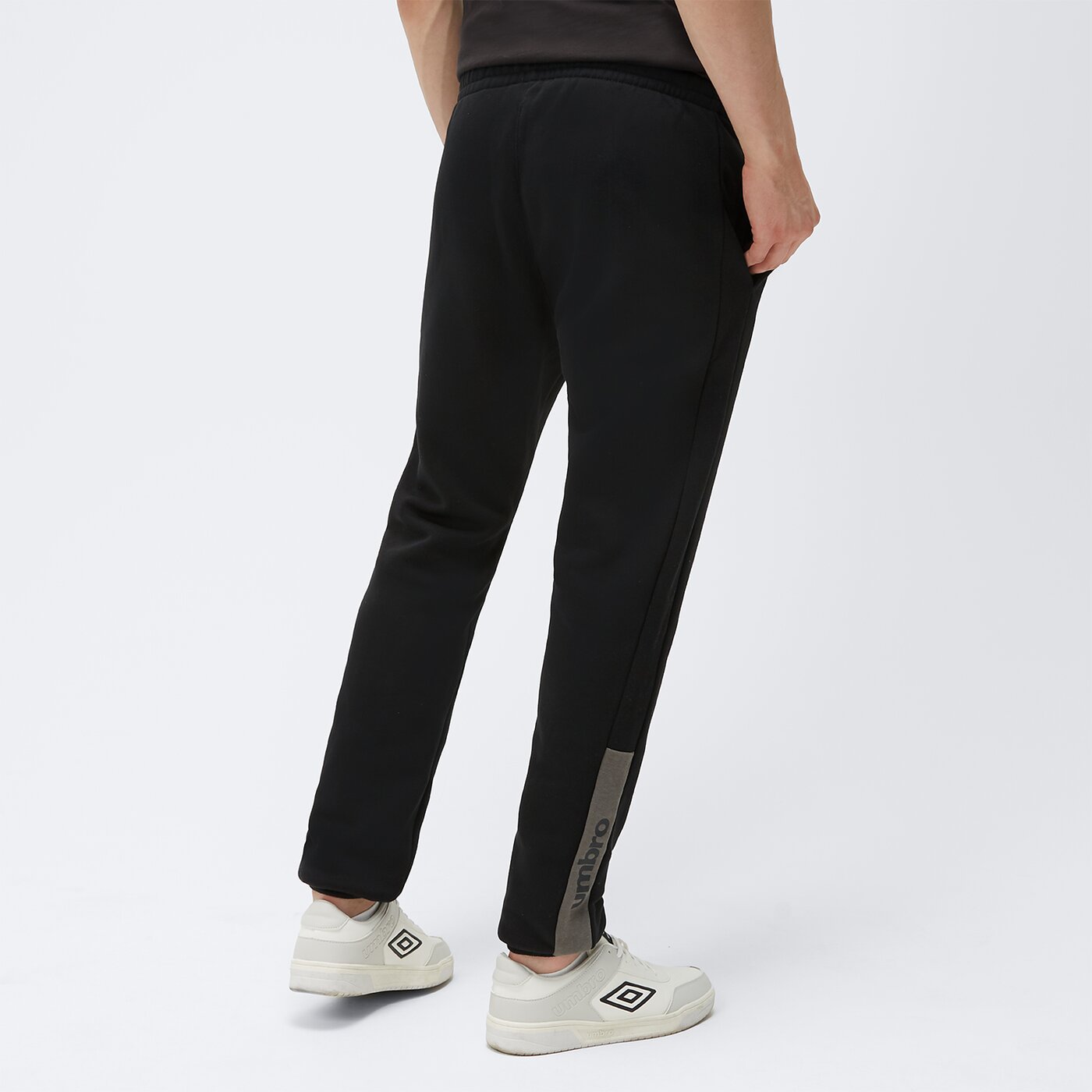 Spodnie dresowe męskie UMBRO SPODNIE FW SPORTSWEAR JOGGER 66216u-6hf kolor czarny