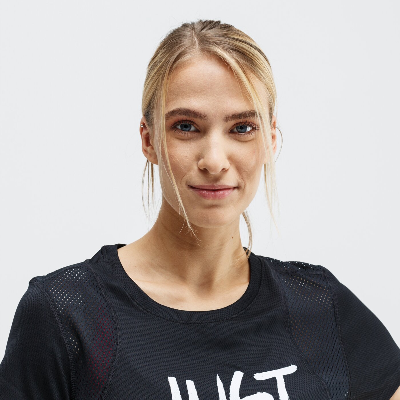 Koszulka damska NIKE T-SHIRT SS W NK RUN SS GX bv2910-010 kolor czarny