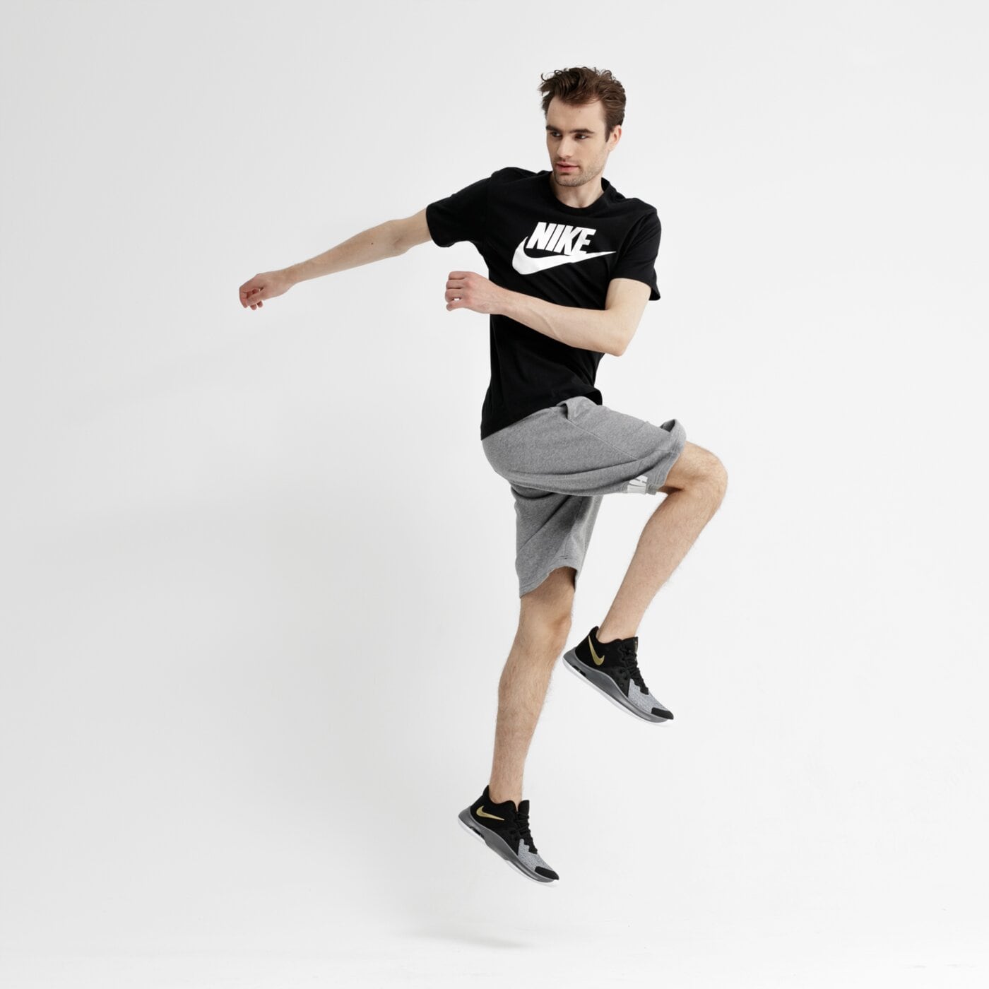 Koszulka męska NIKE T-SHIRT SS M NSW TEE ICON FUTURA 696707-015 kolor czarny
