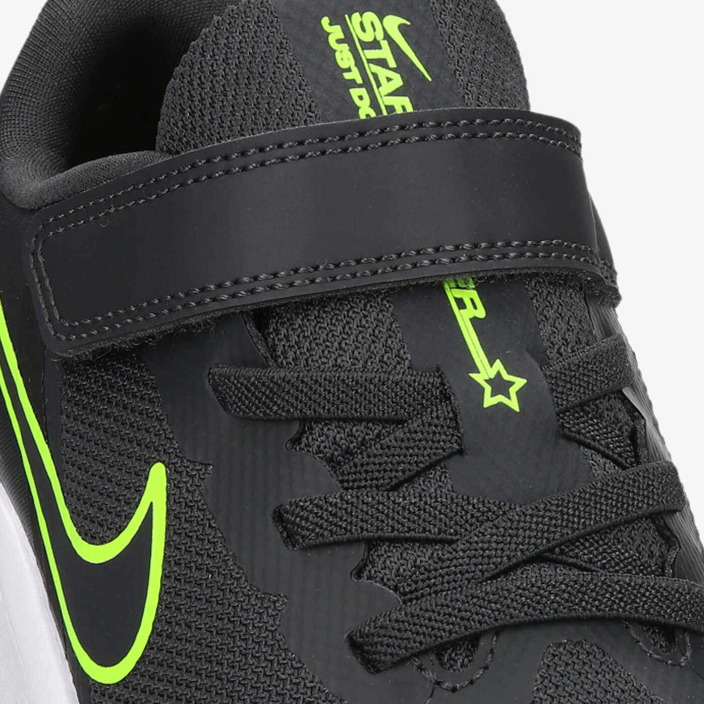 Buty do biegania dla dzieci NIKE STAR RUNNER 3 da2777-004 kolor szary