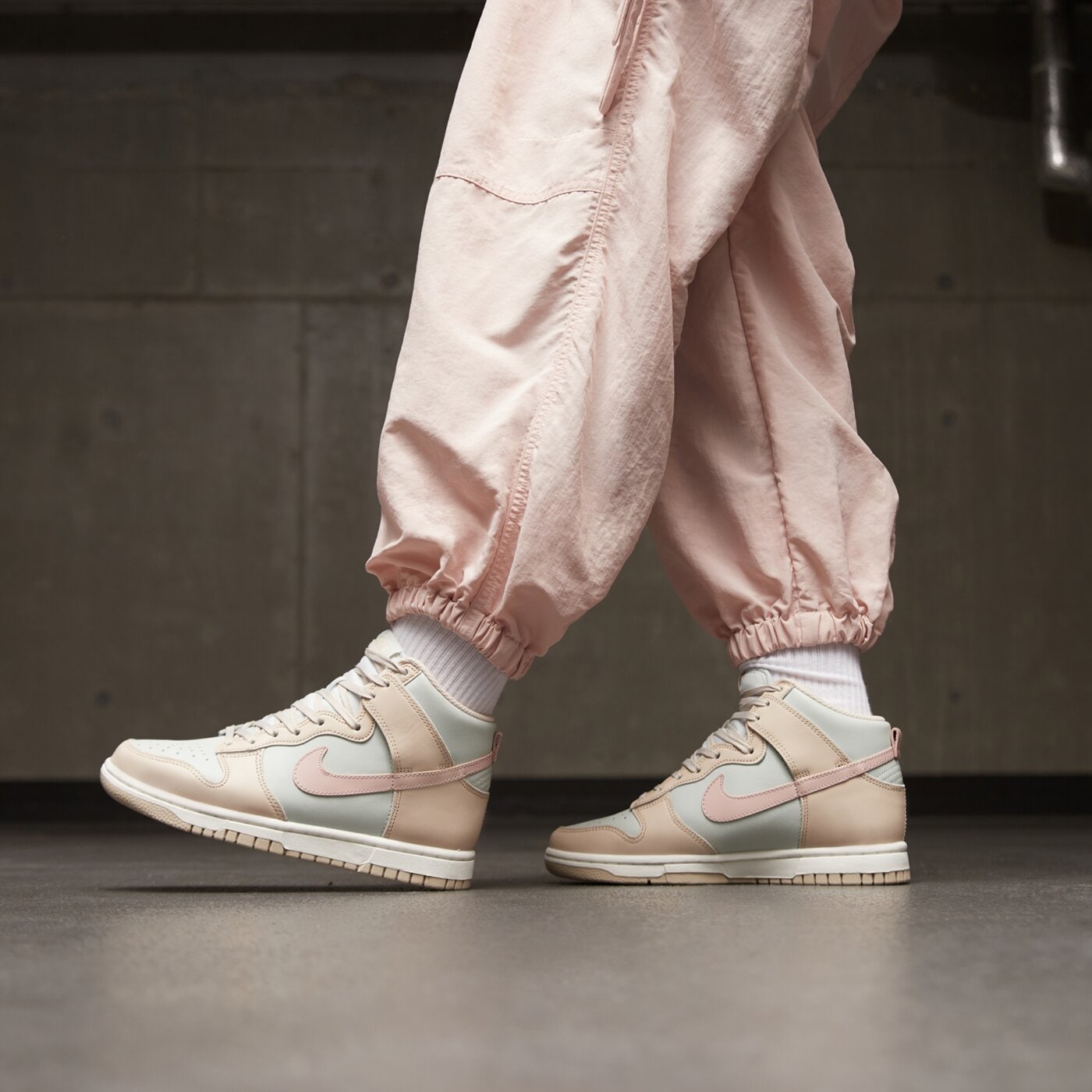 Buty sportowe damskie NIKE DUNK HIGH  dd1869-113 kolor różowy