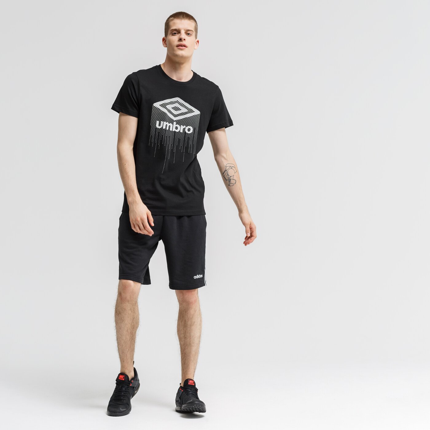 Koszulka męska UMBRO T-SHIRT ROGER ul39tsm21001 kolor czarny