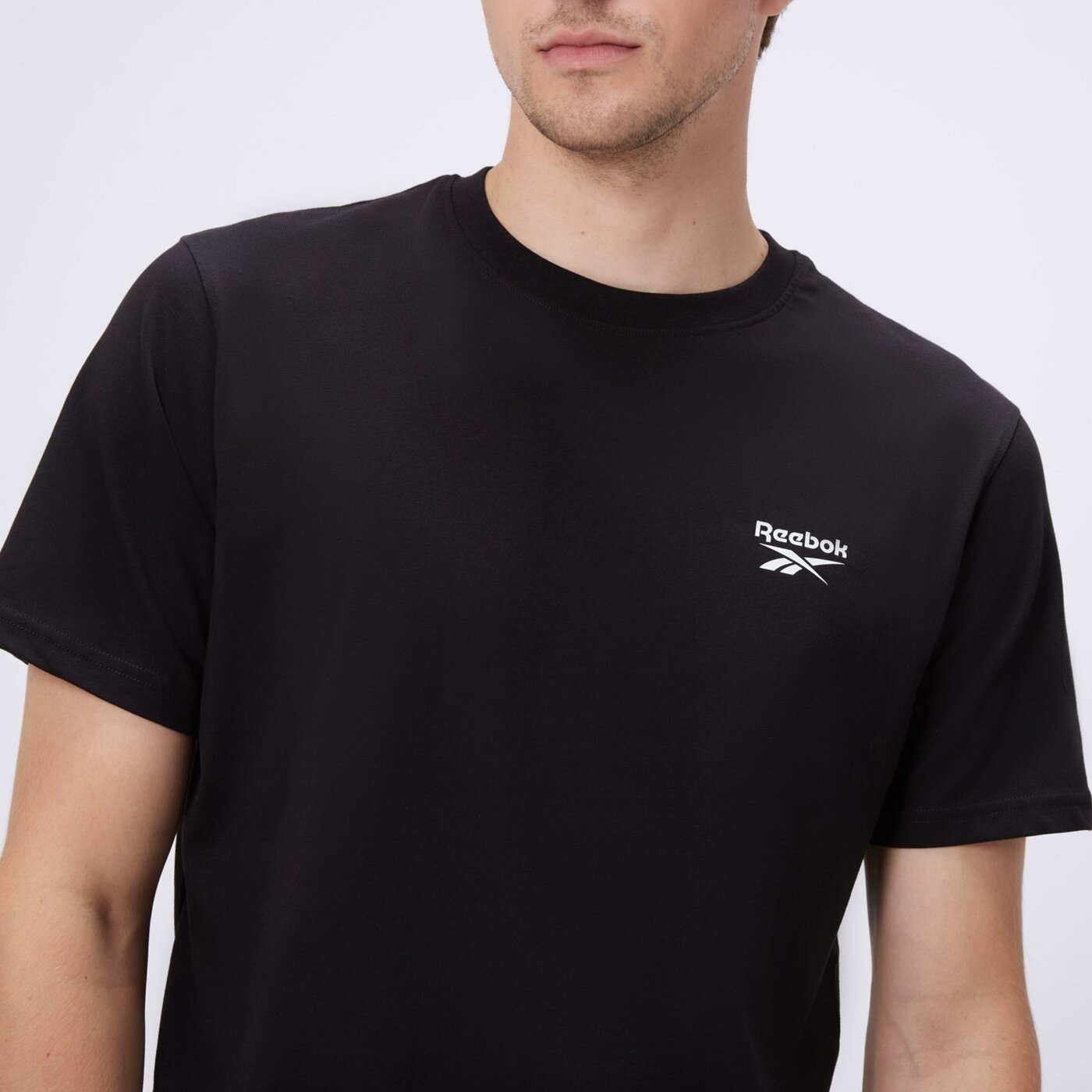 Koszulka męska REEBOK T-SHIRT CODY SMALL LOGO CREW NECK 100240910 kolor czarny