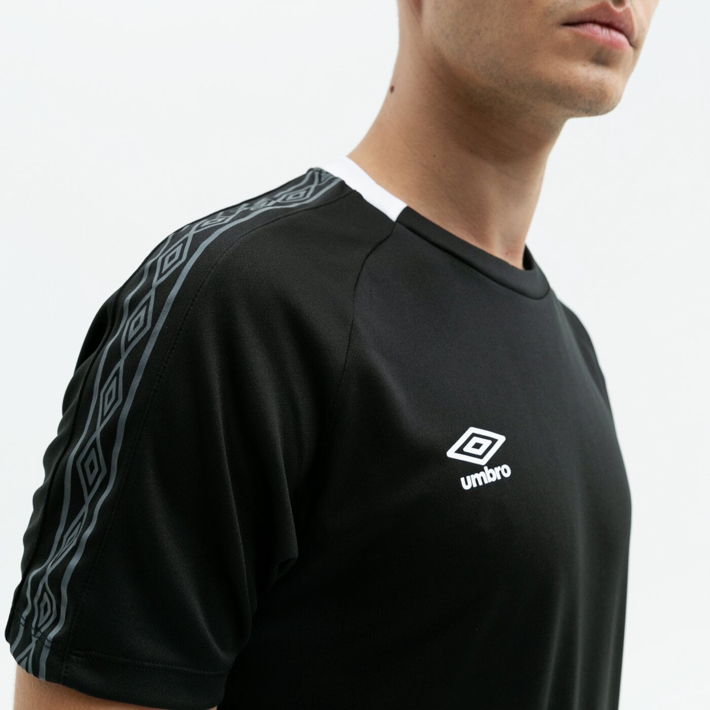 Koszulka męska UMBRO T-SHIRT FW CREW TRAINING JERSEY 65856u-060 kolor czarny