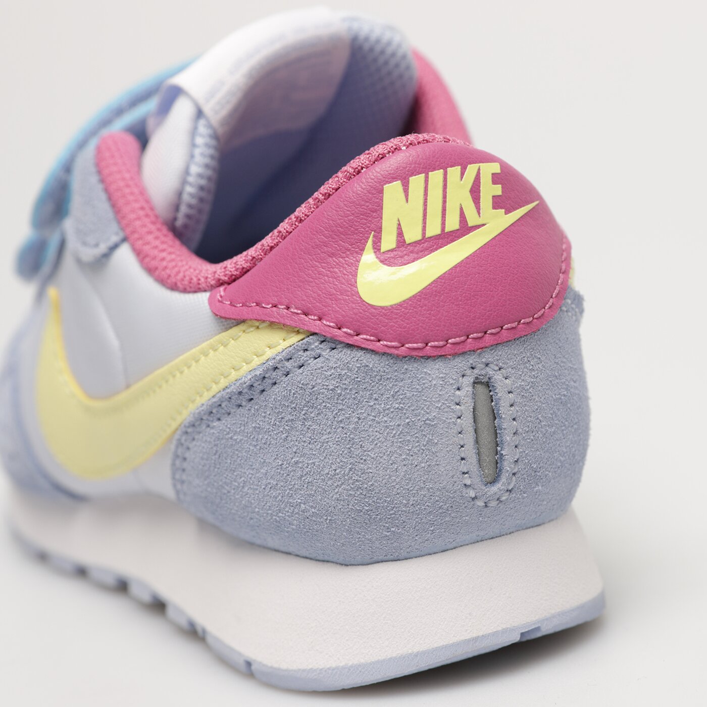 Buty dziecięce NIKE MD VALIANT cn8559-407 kolor multicolor