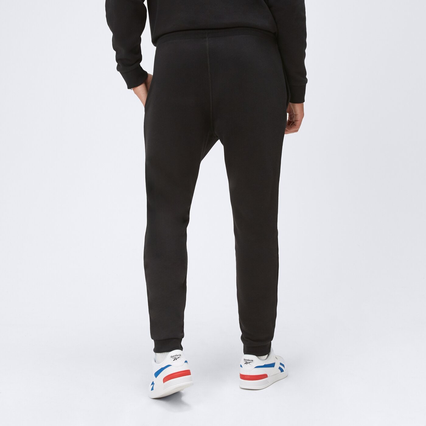 Spodnie dresowe męskie REEBOK SPODNIE RI FT LEFT LEG JOGGER hs7376_100065295 kolor czarny