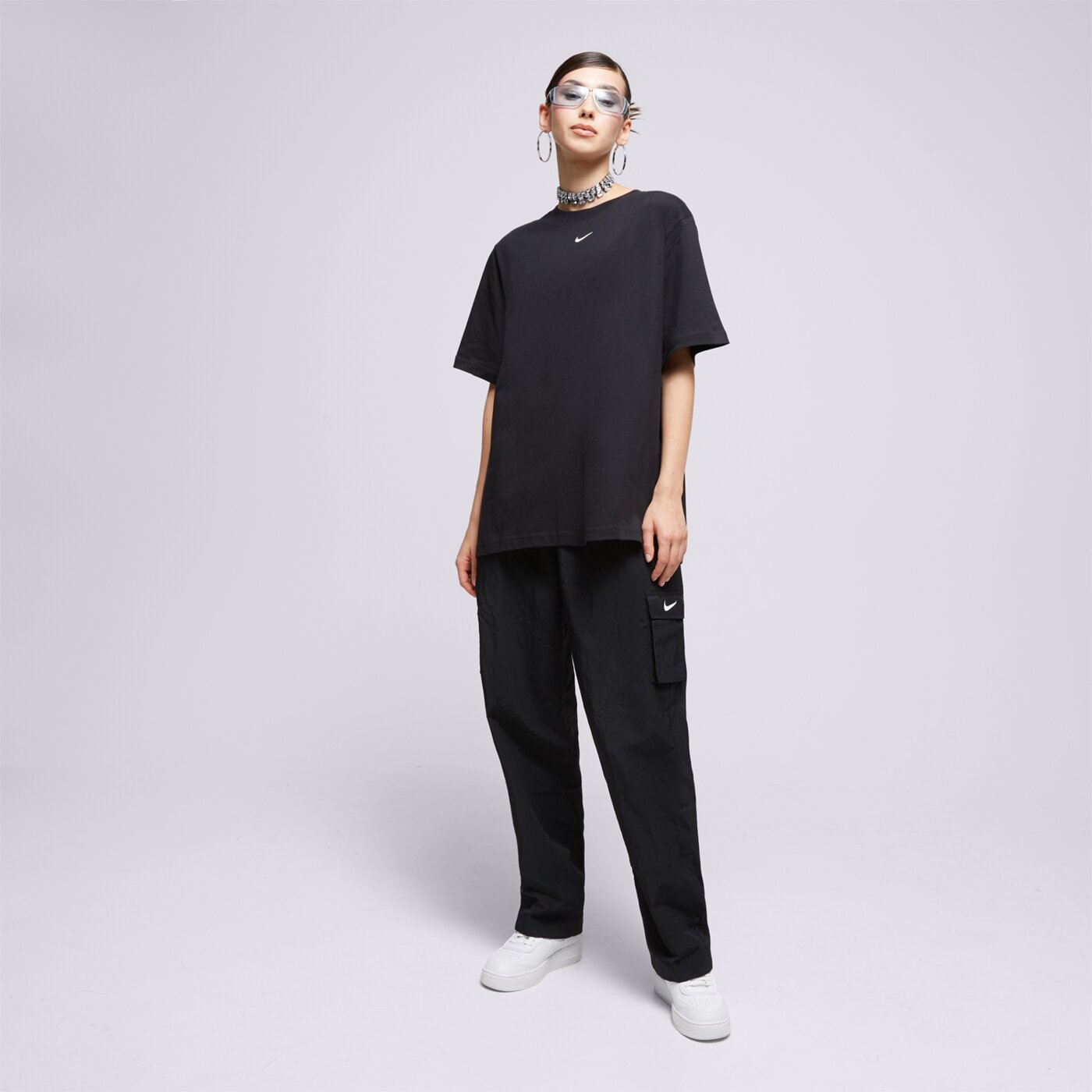 Spodnie dresowe damskie NIKE SPODNIE W NSW ESSENTIALS WVN HR CARGO do7209-010 kolor czarny