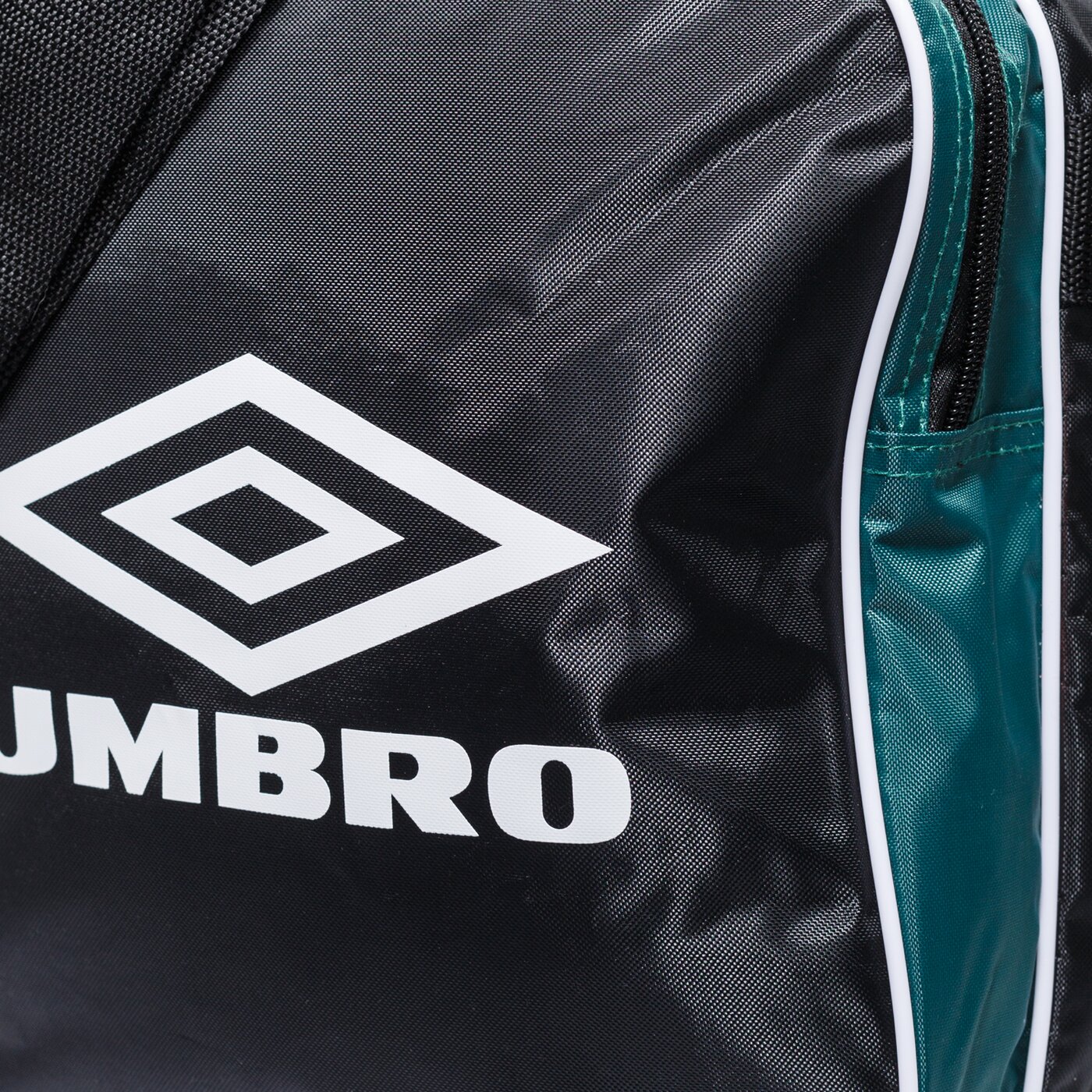Torba sportowa damska UMBRO TORBA RETRO SMALL HOLDALL 30775u-jq3 kolor czarny