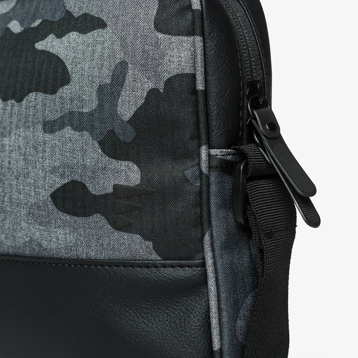 Torba sportowa damska FEEWEAR TOREBKA MARCHE fw38bug48001 kolor czarny