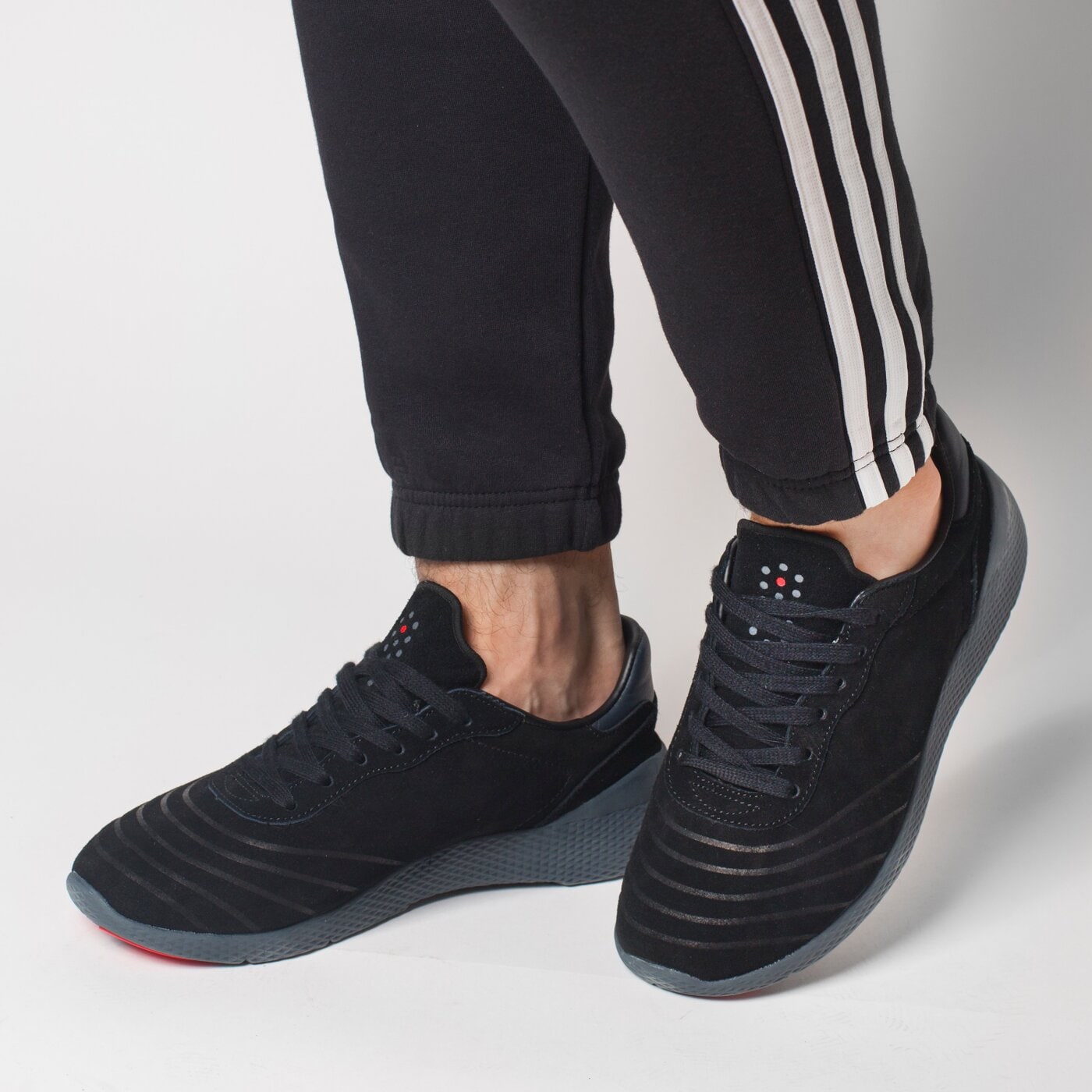 Buty sportowe męskie UMBRO MT LEISURE SHOE 40289ugju kolor czarny