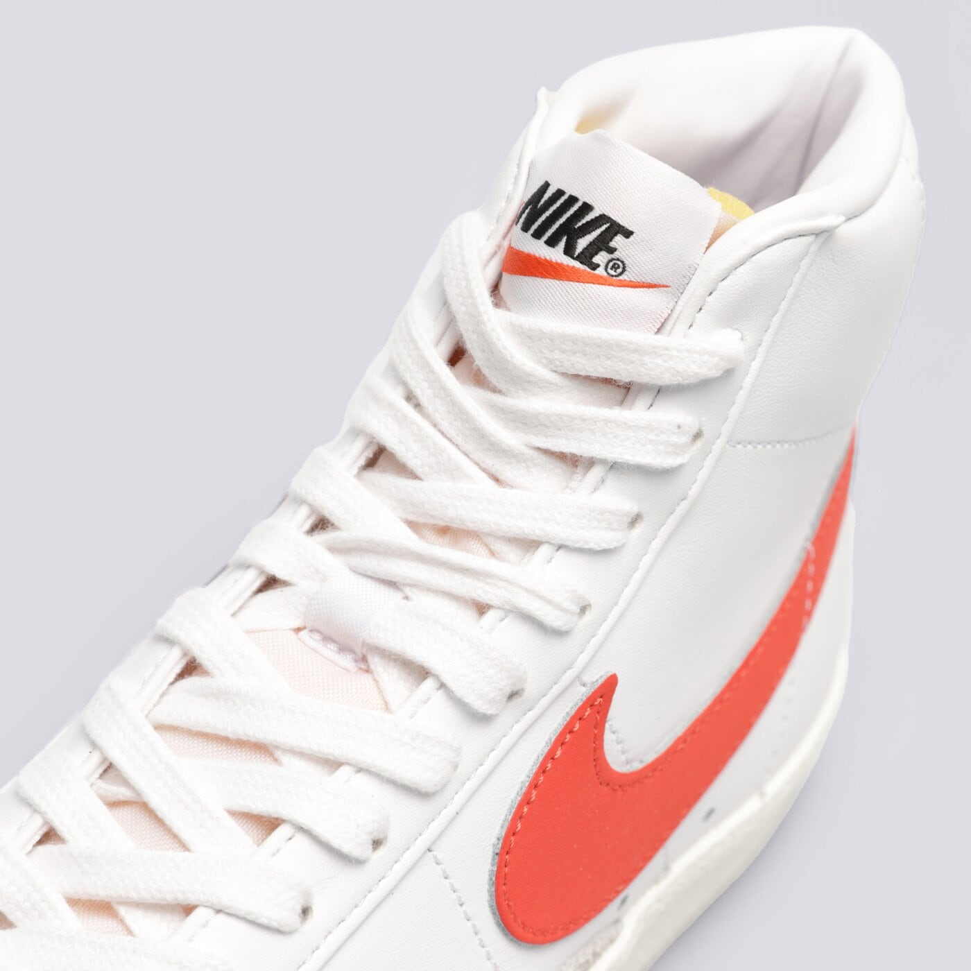 Buty sportowe damskie NIKE BLAZER MID 77 cz1055-101 kolor biały