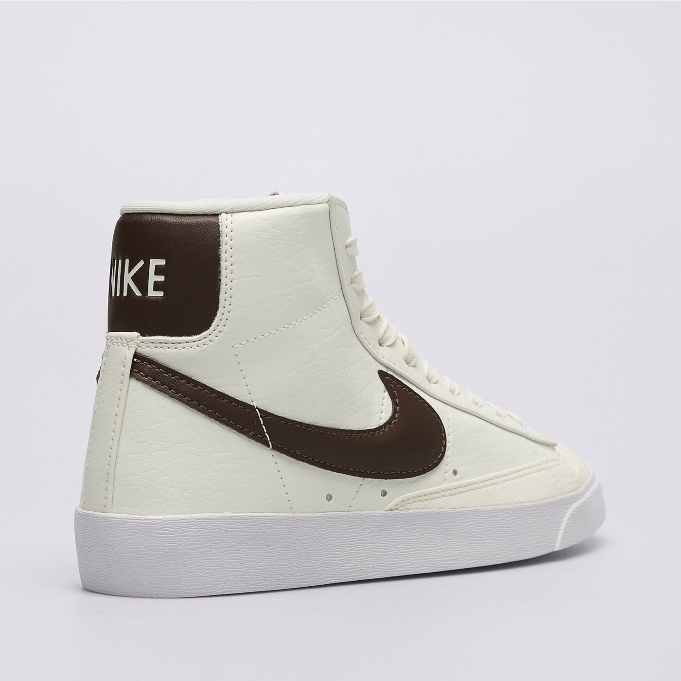 Buty sportowe damskie NIKE BLAZER MID '77 NEXT NATURE dq4124-107 kolor beżowy