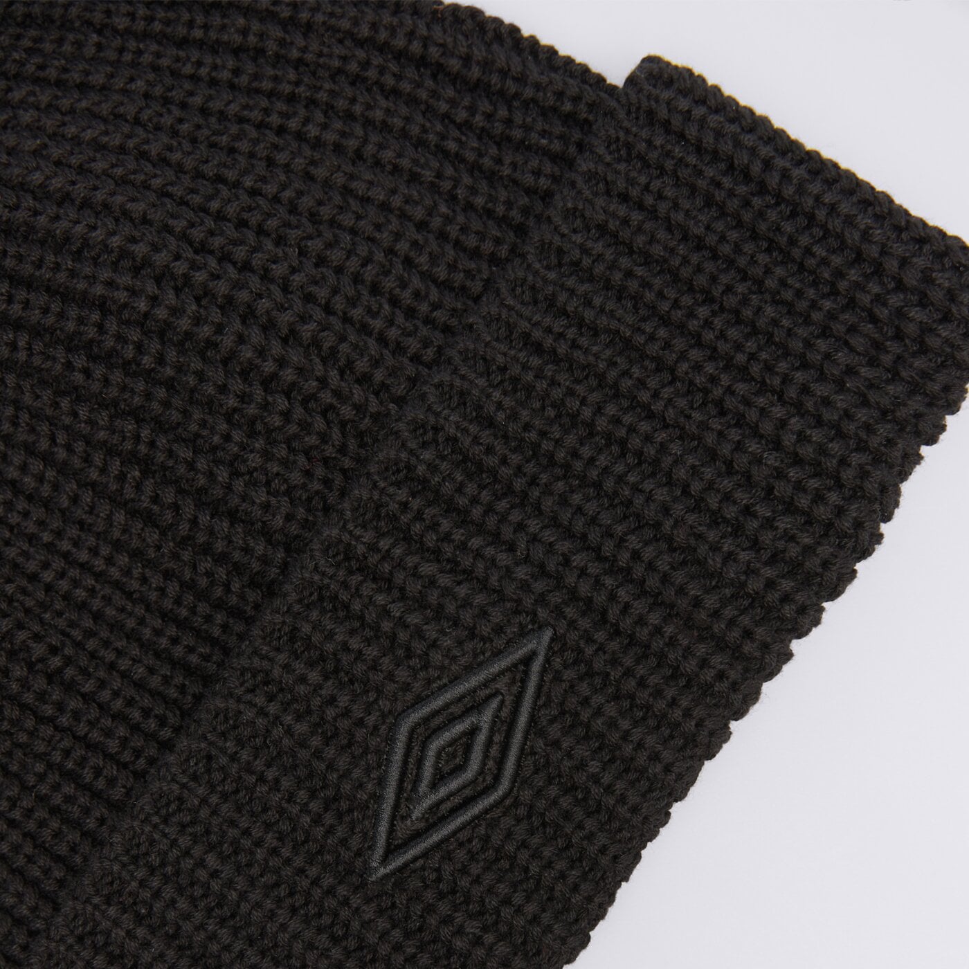 Czapka zimowa damska UMBRO CZAPKA UMBRO ESS BLACK ul325hat10001 kolor czarny