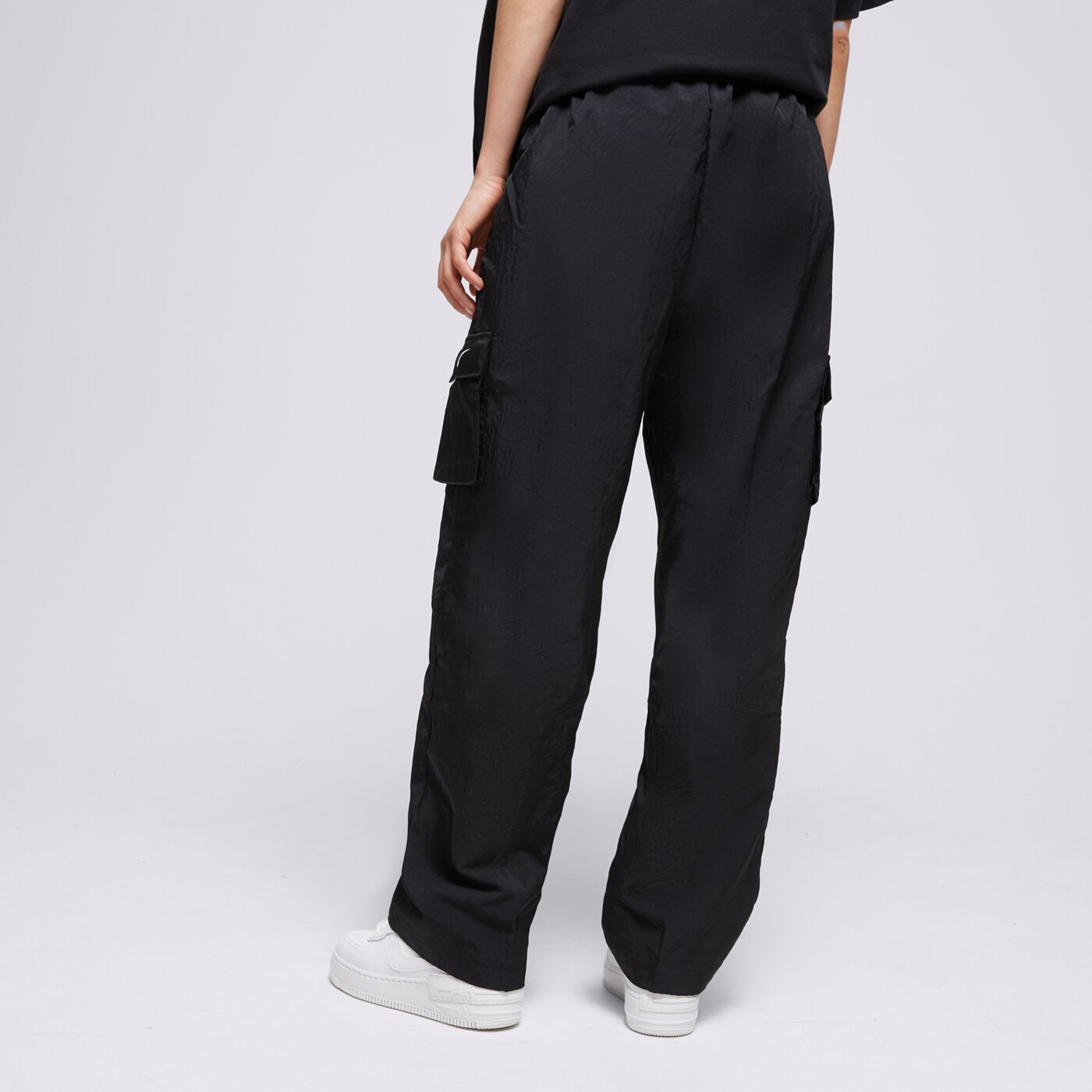 Spodnie dresowe damskie NIKE SPODNIE W NSW ESSENTIALS WVN HR CARGO do7209-010 kolor czarny