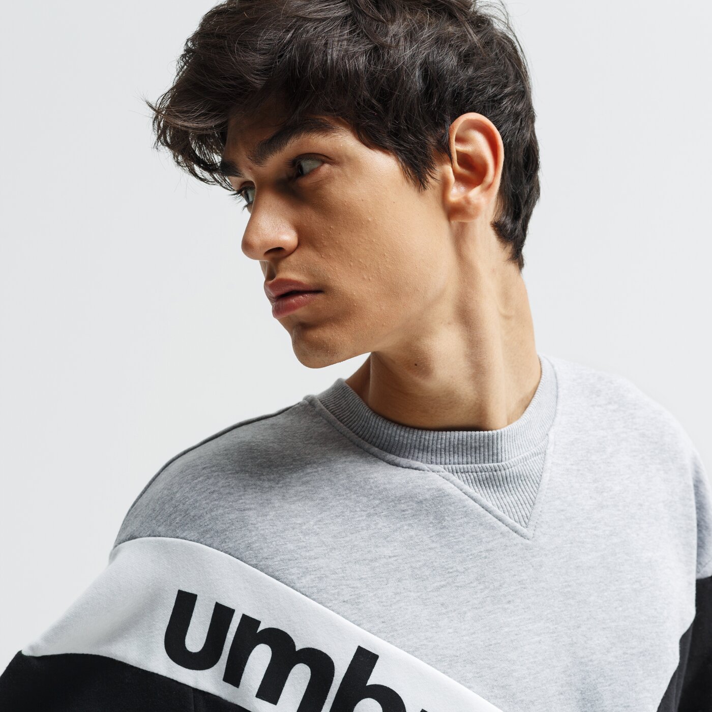 Bluza męska UMBRO BLUZA BRANDED VINTAGE PANELLED 65496u-hgu kolor czarny