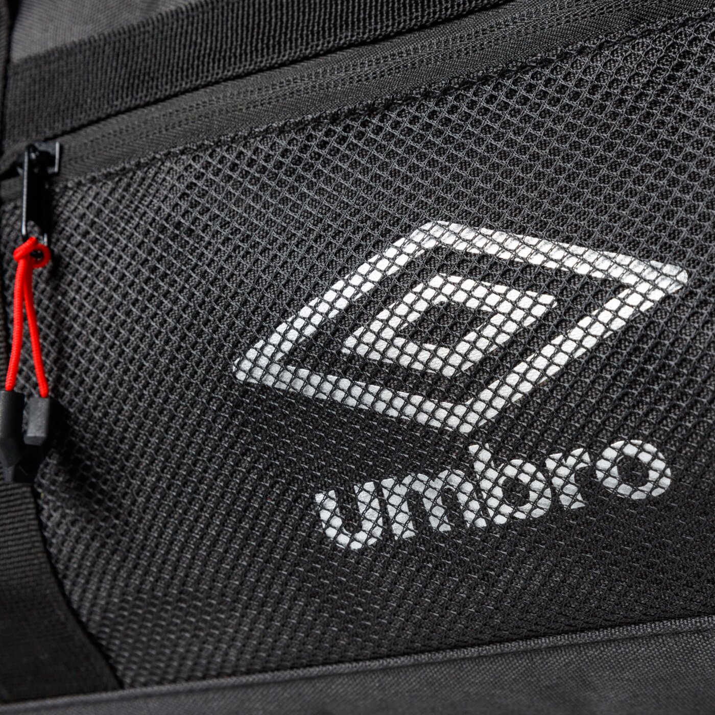 Torba sportowa damska UMBRO TORBA EXETER S ul321tom03001 kolor czarny