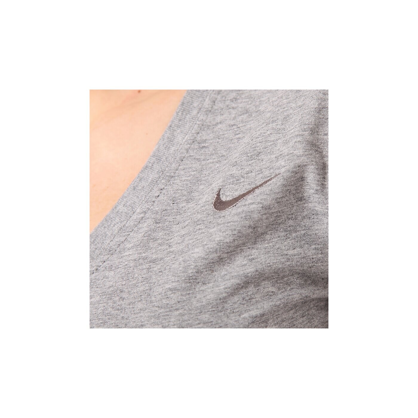 Koszulka damska NIKE T-SHIRT TEE MID V-EMBRD SWOOSH 547468063 kolor szary