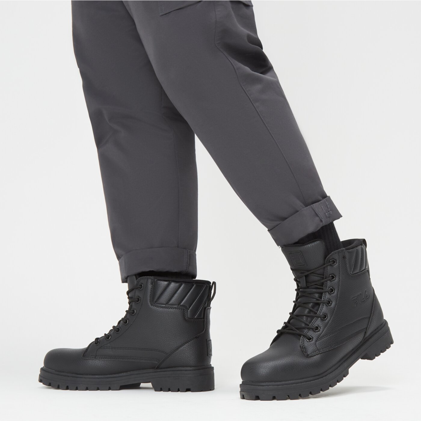 Trapery męskie FILA WEEHAUKEN 1hm01833001 kolor czarny