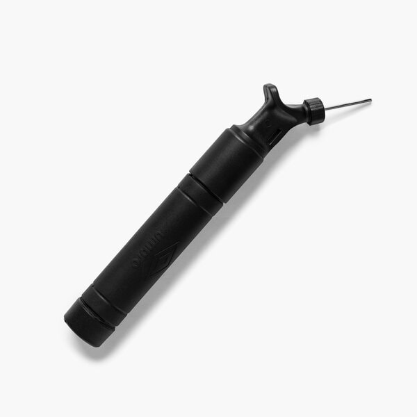 Dziecięce UMBRO POMPKA DUAL ACTION PUMP 20978u-d88 kolor czarny